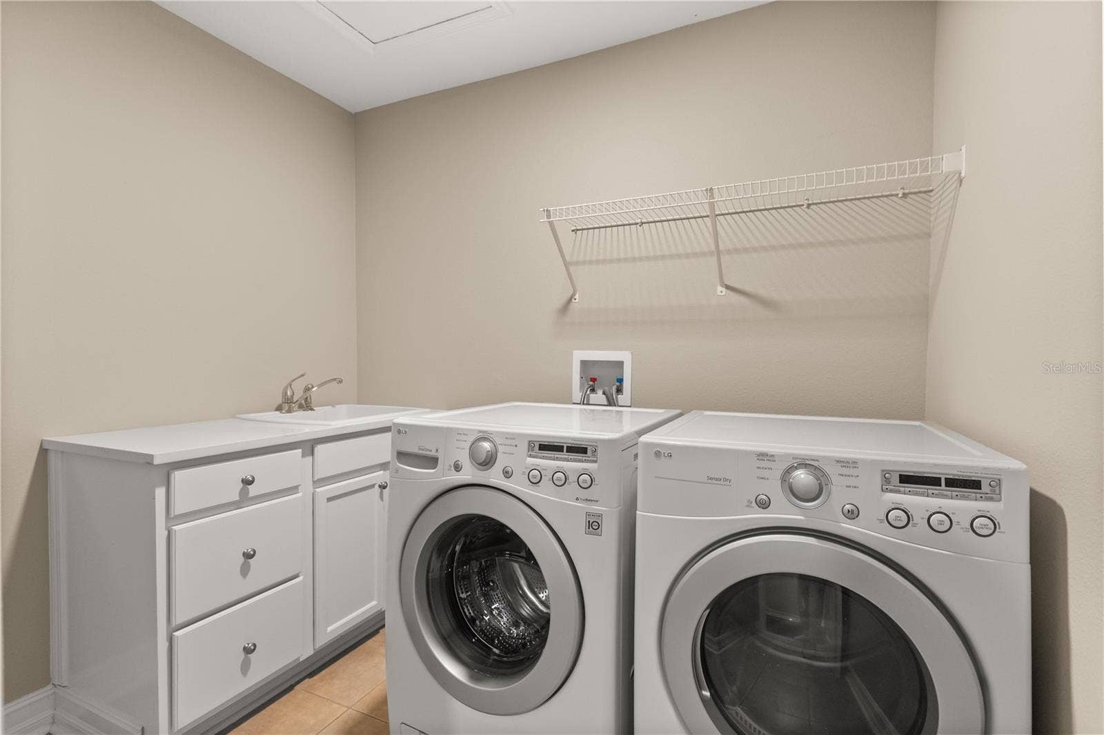 2084 BRINK ALLEY, Orlando, FL 32814 Laundry Room