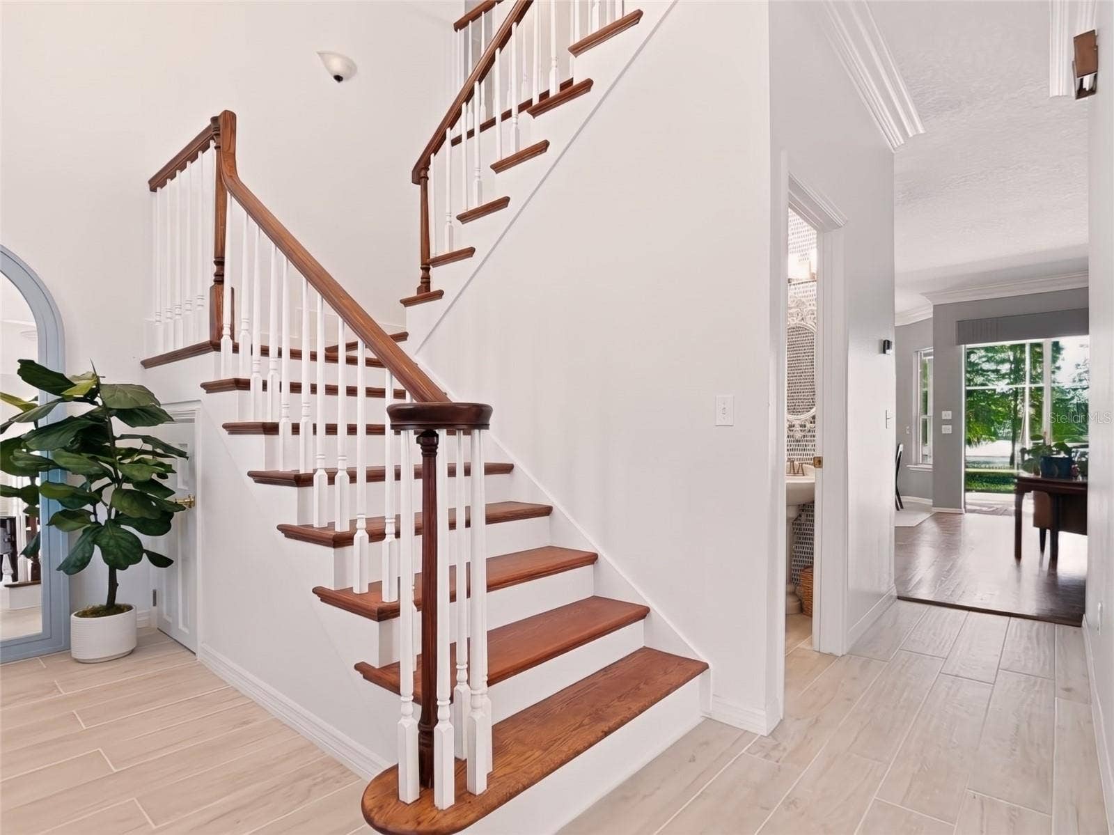 1128 OAKPOINT CIRCLE, Apopka, FL 32712 Beautiful remodeled wood staircase