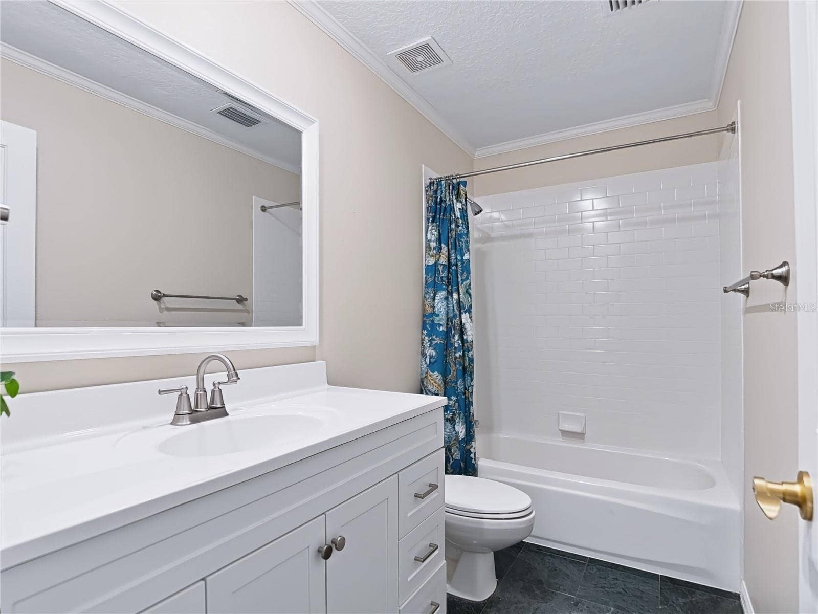 1128 OAKPOINT CIRCLE, Apopka, FL 32712 2nd Floor Full Bathroom #2