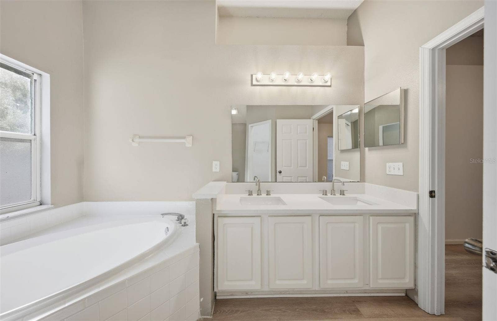 148 OAK GROVE RD, Winter Park, FL 32789 Garden Tub