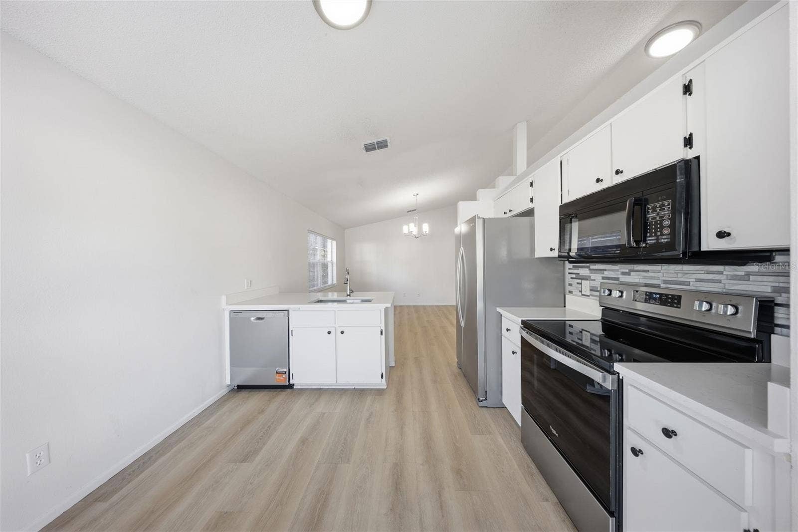 148 OAK GROVE RD, Winter Park, FL 32789 Updated Kitchen