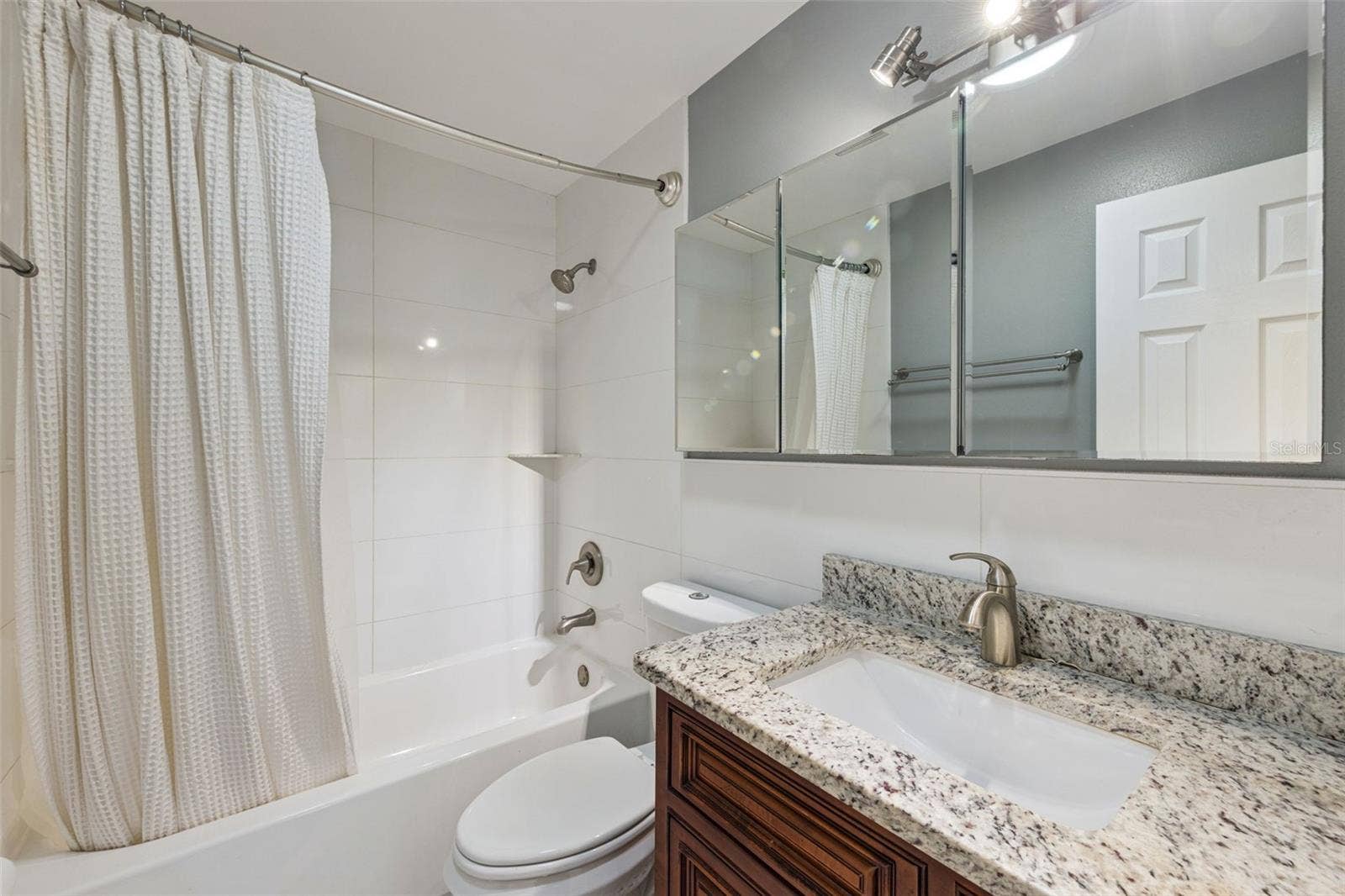 3115 HARGILL DRIVE, Orlando, FL 32806 updated second bath