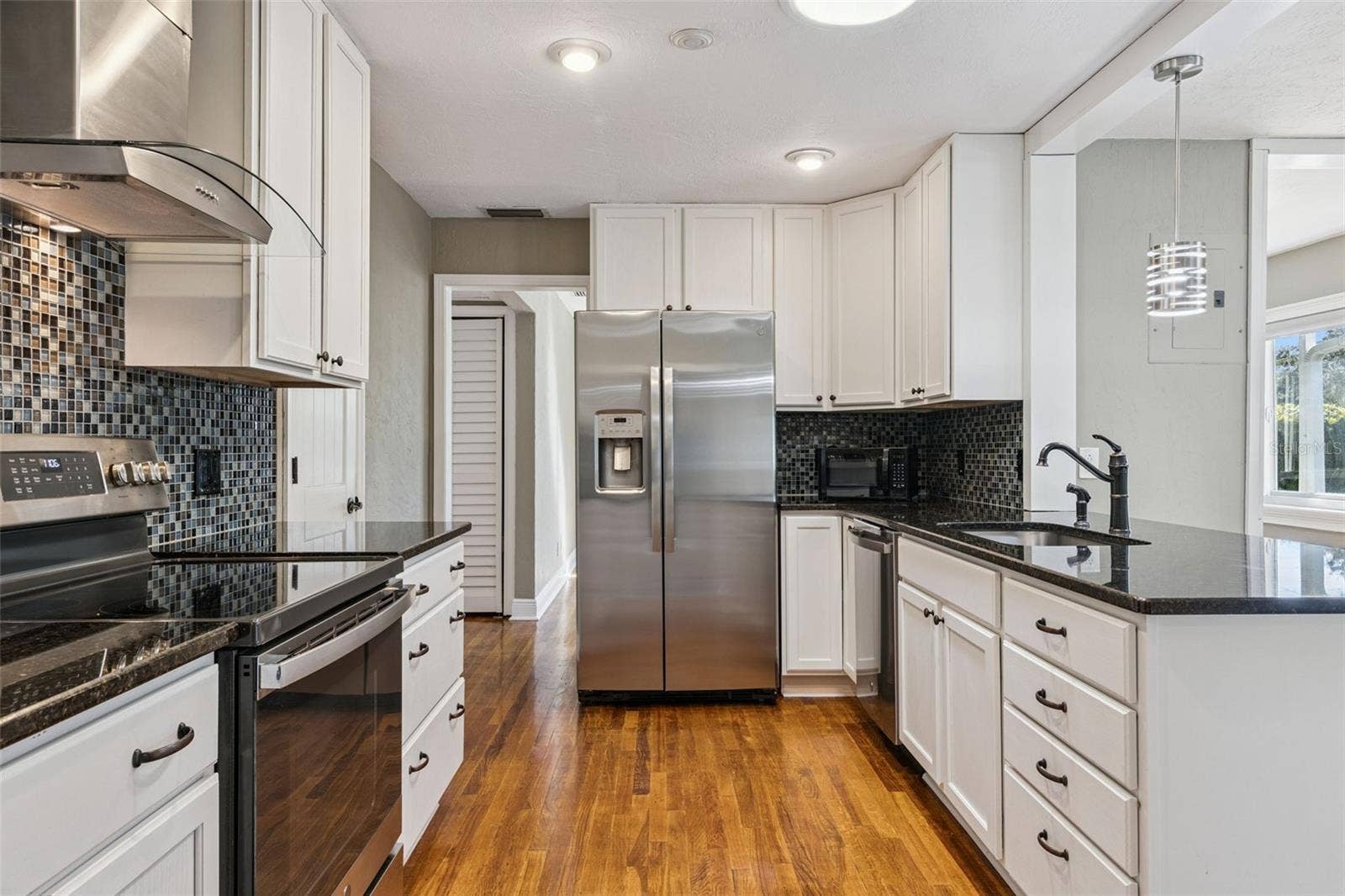 3115 HARGILL DRIVE, Orlando, FL 32806 Totally remodeled kitchen with soft close cabinets and stainless steel appliances