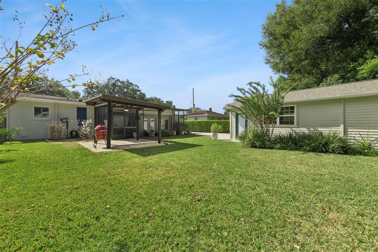 3115 HARGILL DRIVE, Orlando, FL 32806 Yes! There is a lot of green grass space in this backyard !