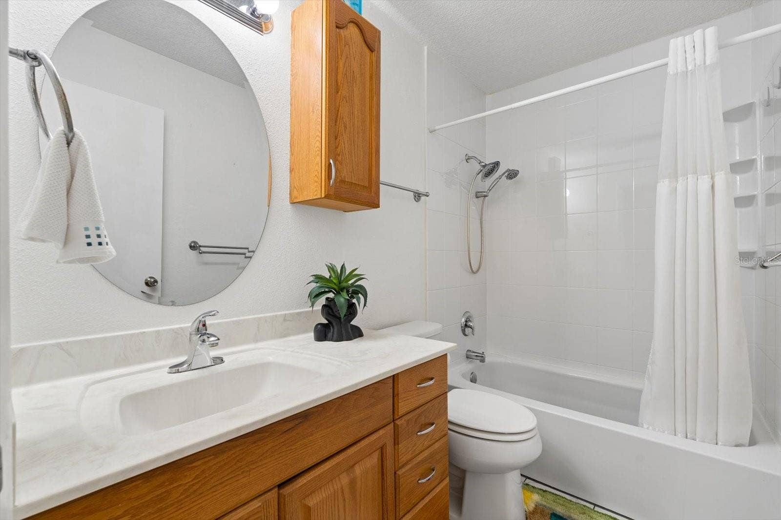 2nd Floor Full Bathroom