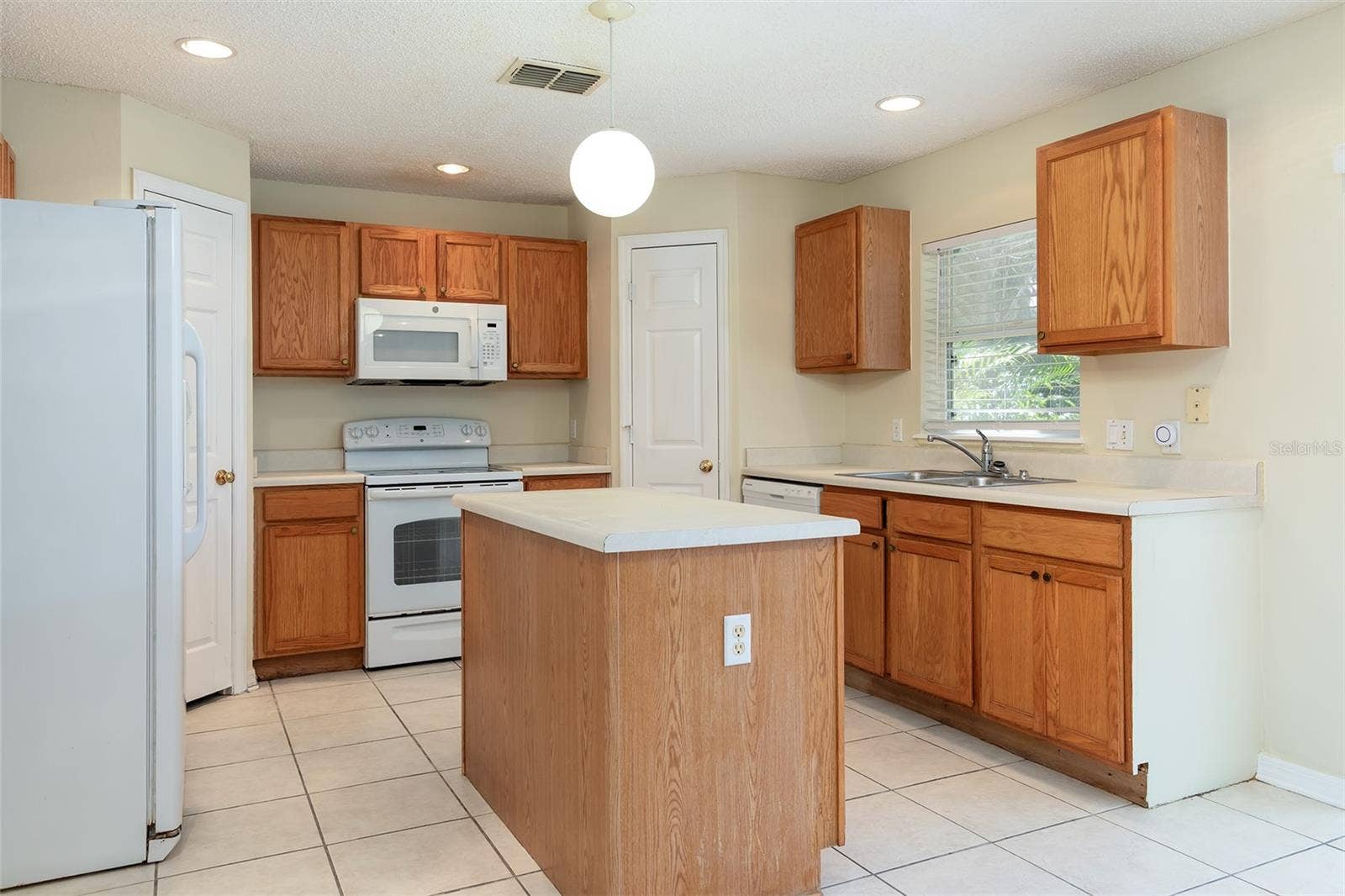 iISLAND KITCHEN