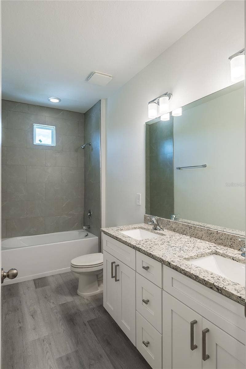 110 E 18TH STREET, Apopka, FL 32703 110 E 18TH STREET, Apopka, FL 32703