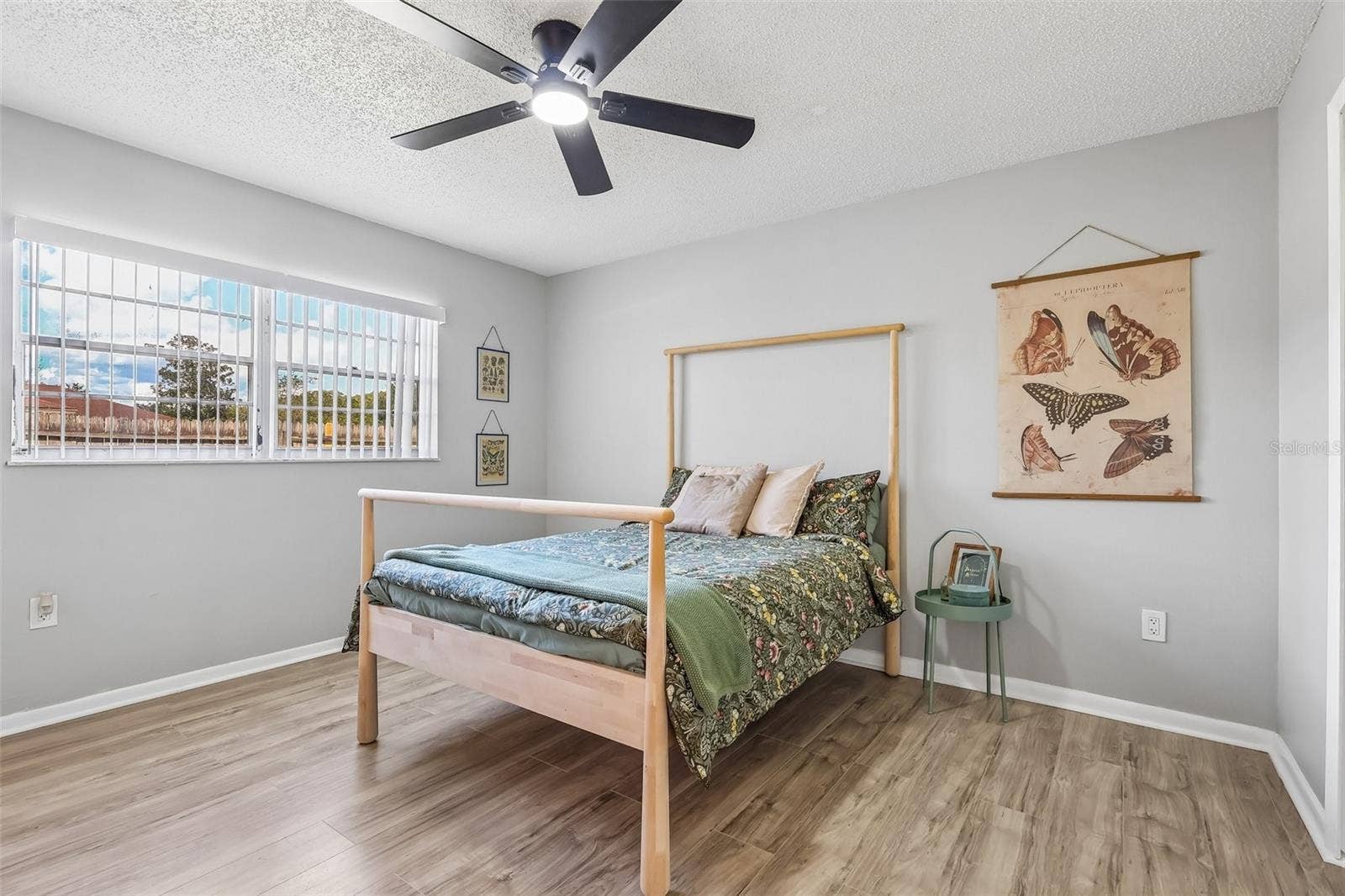 1332 BOREAS DRIVE, Orlando, FL 32822 Welcome to your primary retreat! The wood-look vinyl flooring transitions nicely to the bedrooms