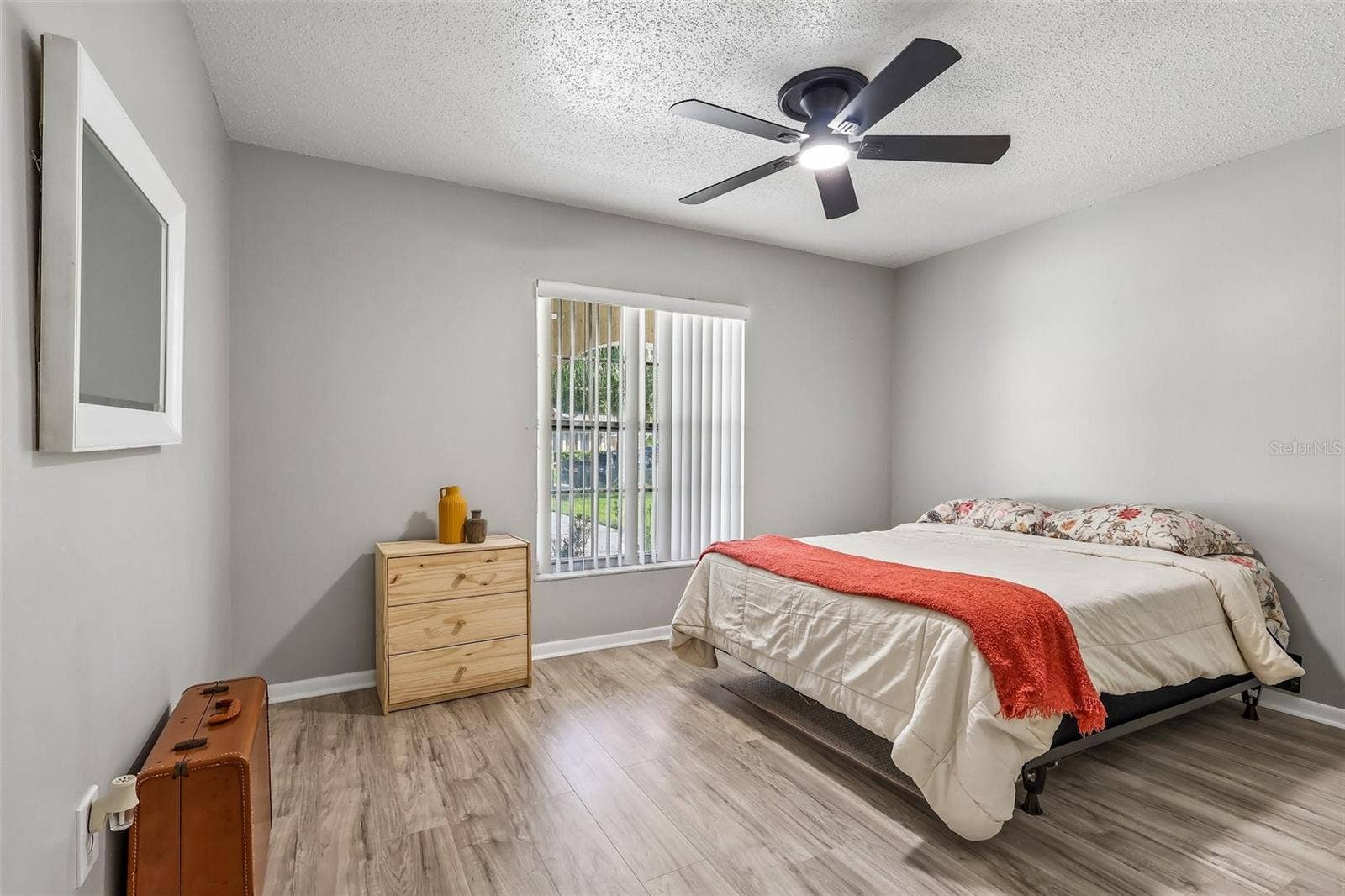 1332 BOREAS DRIVE, Orlando, FL 32822 Bedroom 2 has updated vinyl flooring