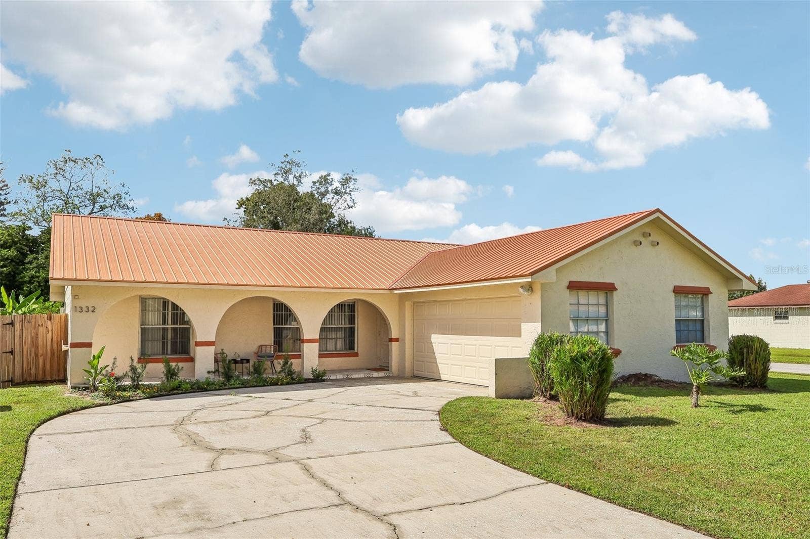 1332 BOREAS DRIVE, Orlando, FL 32822 Welcome to your Spanish-Inspired Ranch home! You'll love the curved driveway with easy access to your corner lot house and the stylish arches on the patio.