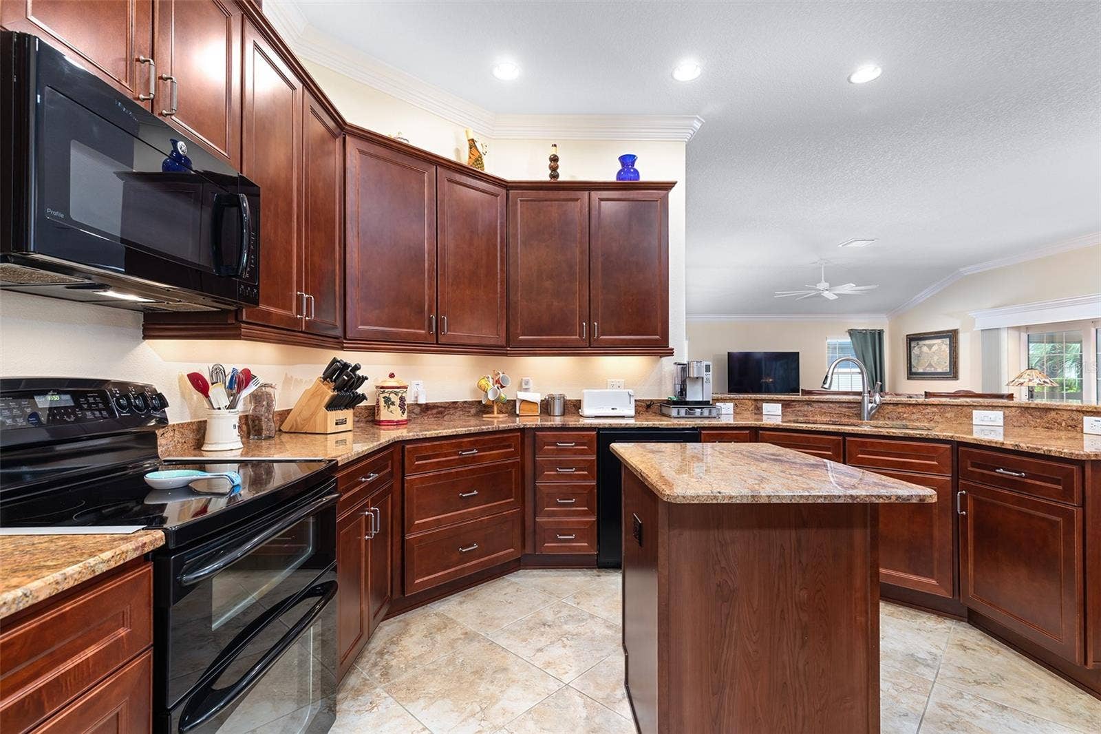 1297 ZOMBAR PL, The Villages, FL 32163 1297 ZOMBAR PL, The Villages, FL 32163
