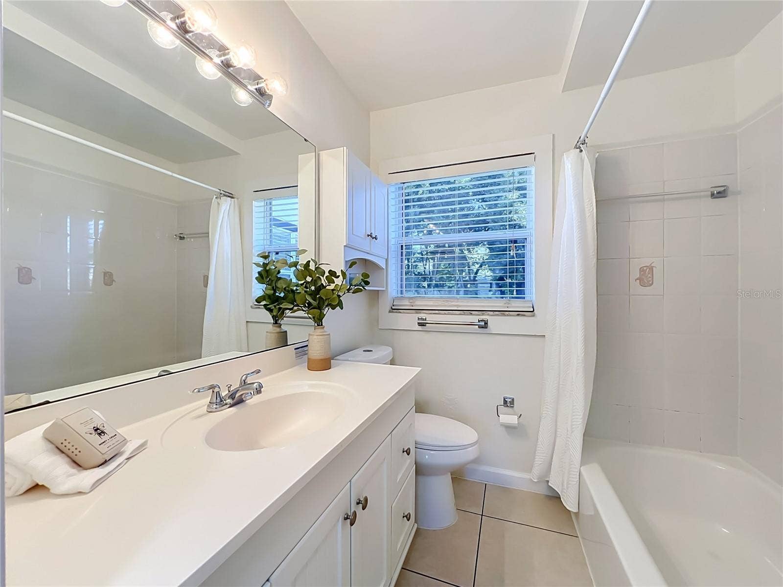 5939 DOGWOOD DRIVE, Orlando, FL 32807 Bathroom 2