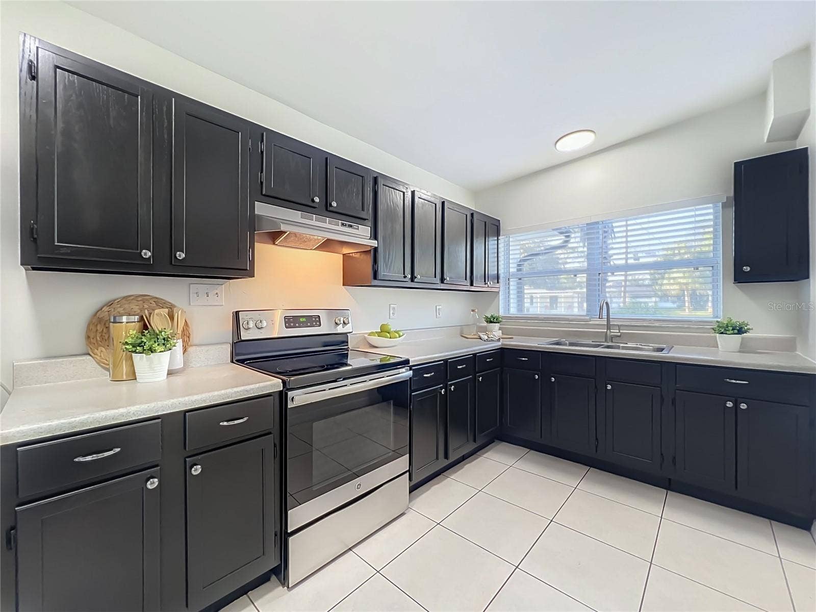 5939 DOGWOOD DRIVE, Orlando, FL 32807 Kitchen