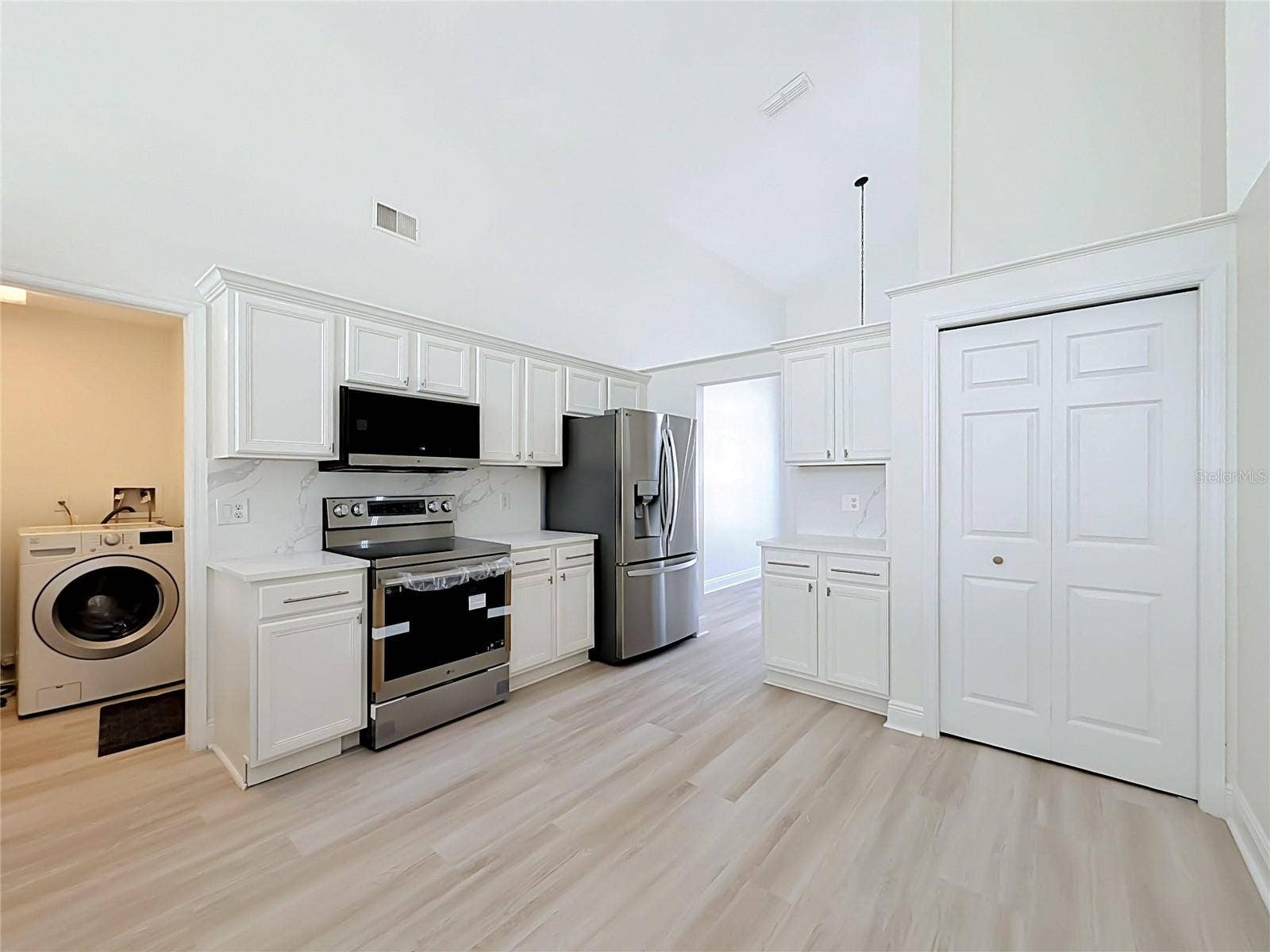 609 SEASCAPE AVENUE, Orlando, FL 32828 609 SEASCAPE AVENUE, Orlando, FL 32828