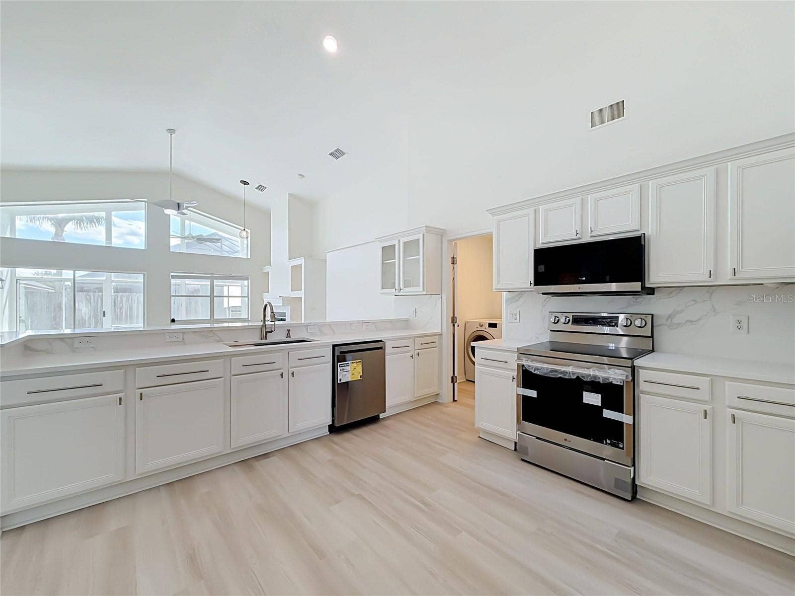 609 SEASCAPE AVENUE, Orlando, FL 32828 609 SEASCAPE AVENUE, Orlando, FL 32828