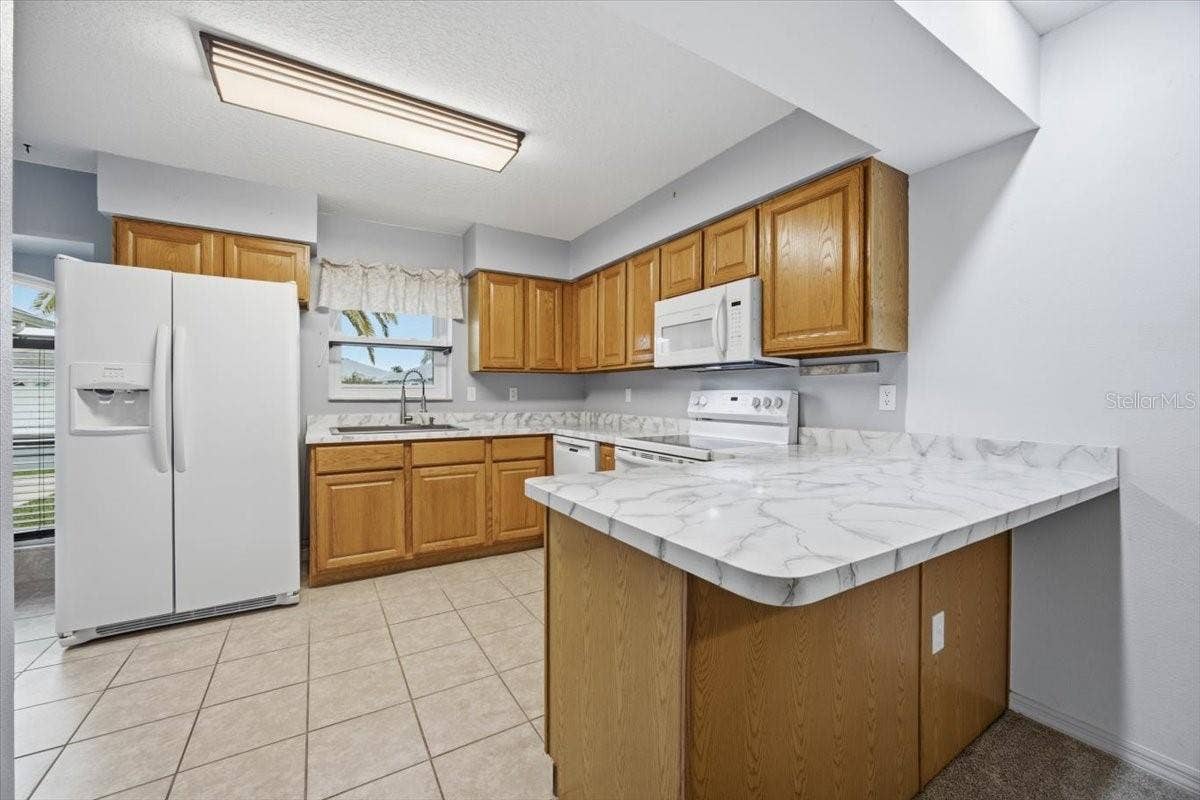 686 PARADISE POINT, Haines City, FL 33844