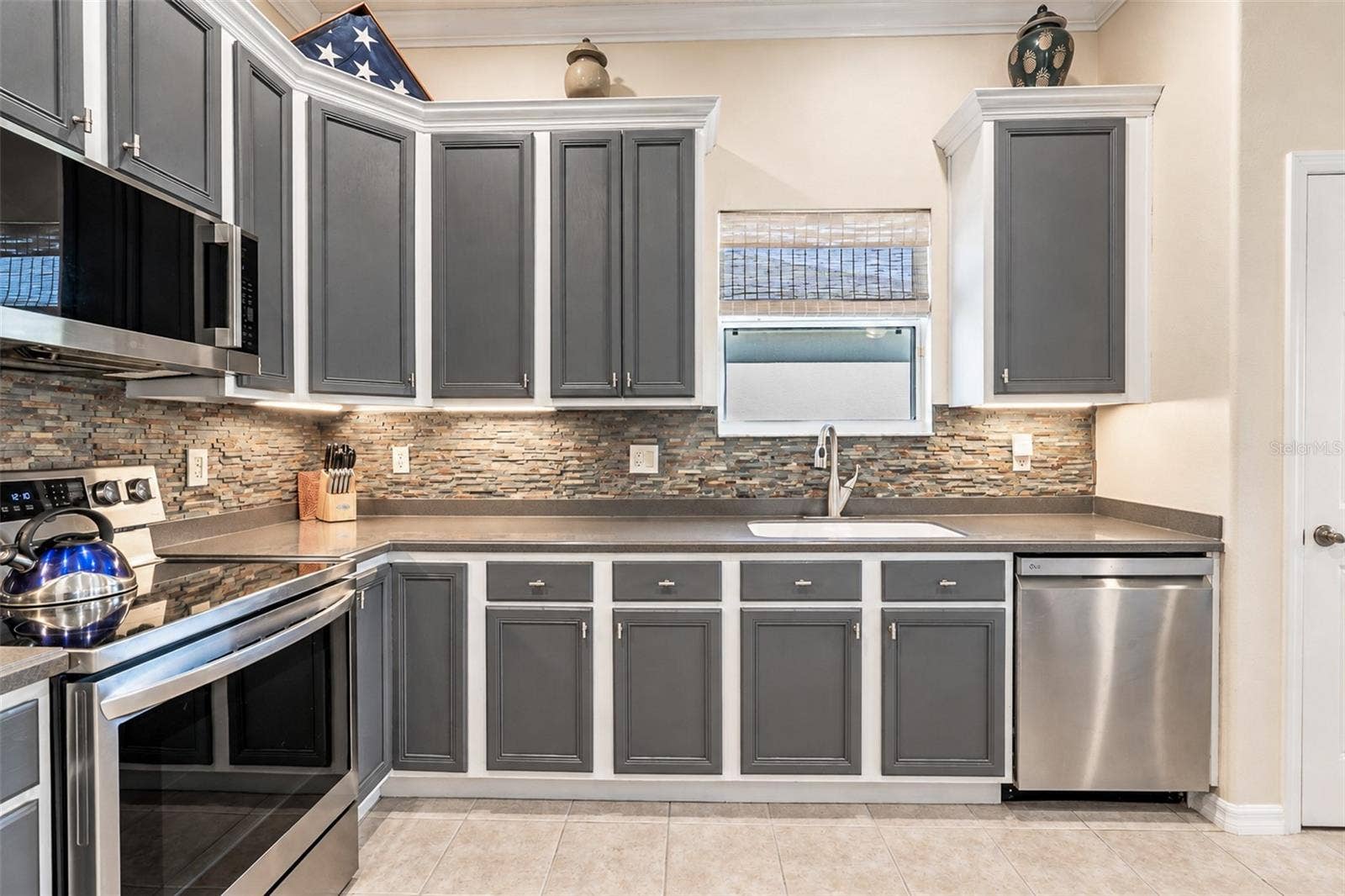 25520 MAUREPAS LANE, Leesburg, FL 34748 25520 MAUREPAS LANE, Leesburg, FL 34748