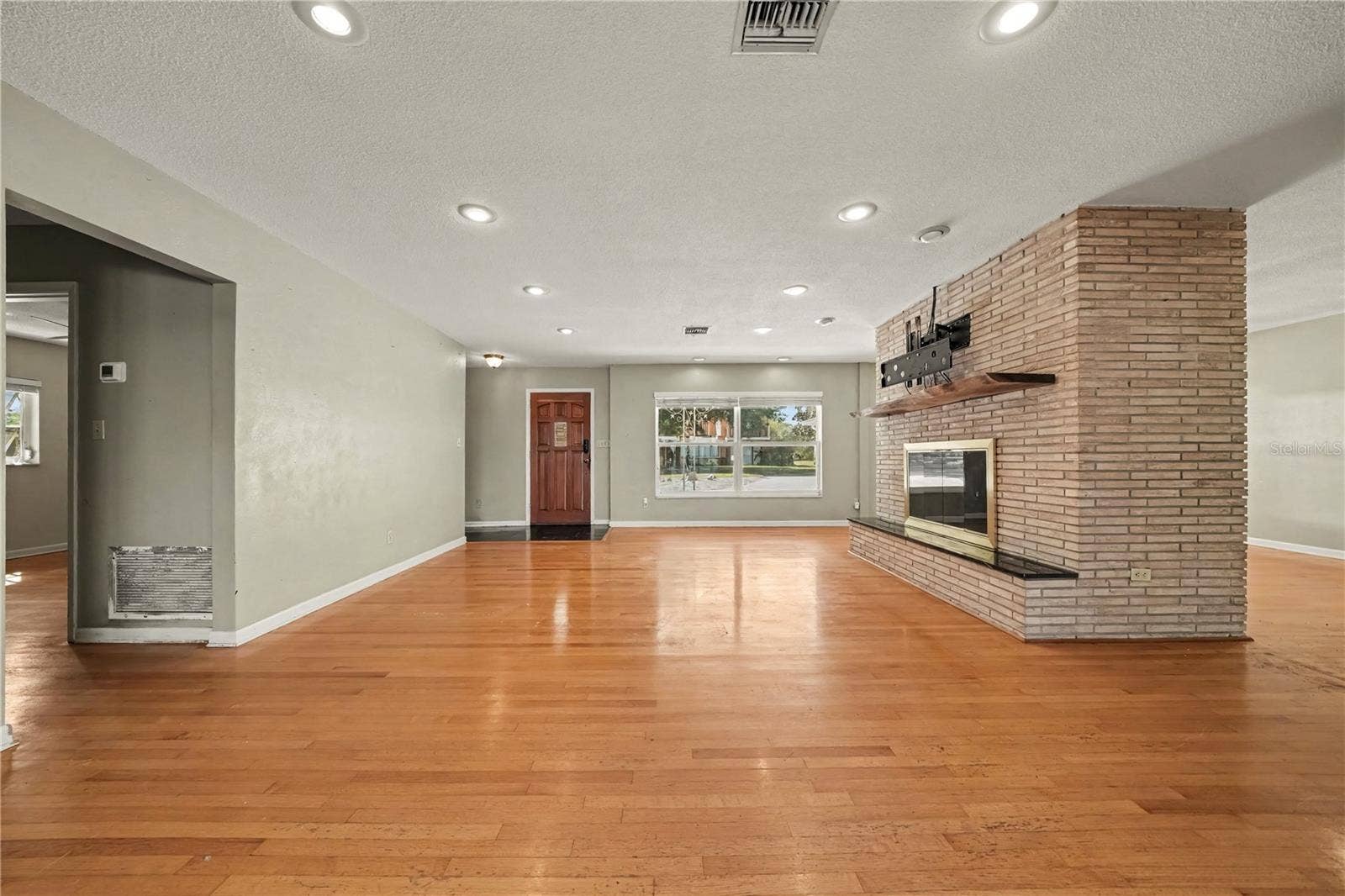6401 GIBSON DRIVE, Belle Isle, FL 32809 6401 GIBSON DRIVE, Belle Isle, FL 32809