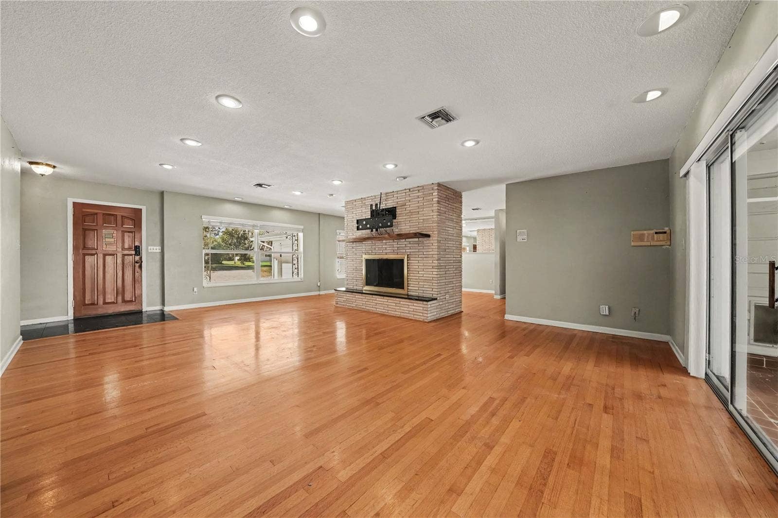 6401 GIBSON DRIVE, Belle Isle, FL 32809 6401 GIBSON DRIVE, Belle Isle, FL 32809