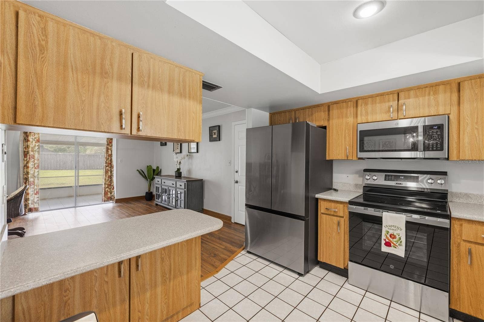 3020 GREENMOUNT ROAD, Orlando, FL 32806 Kitchen