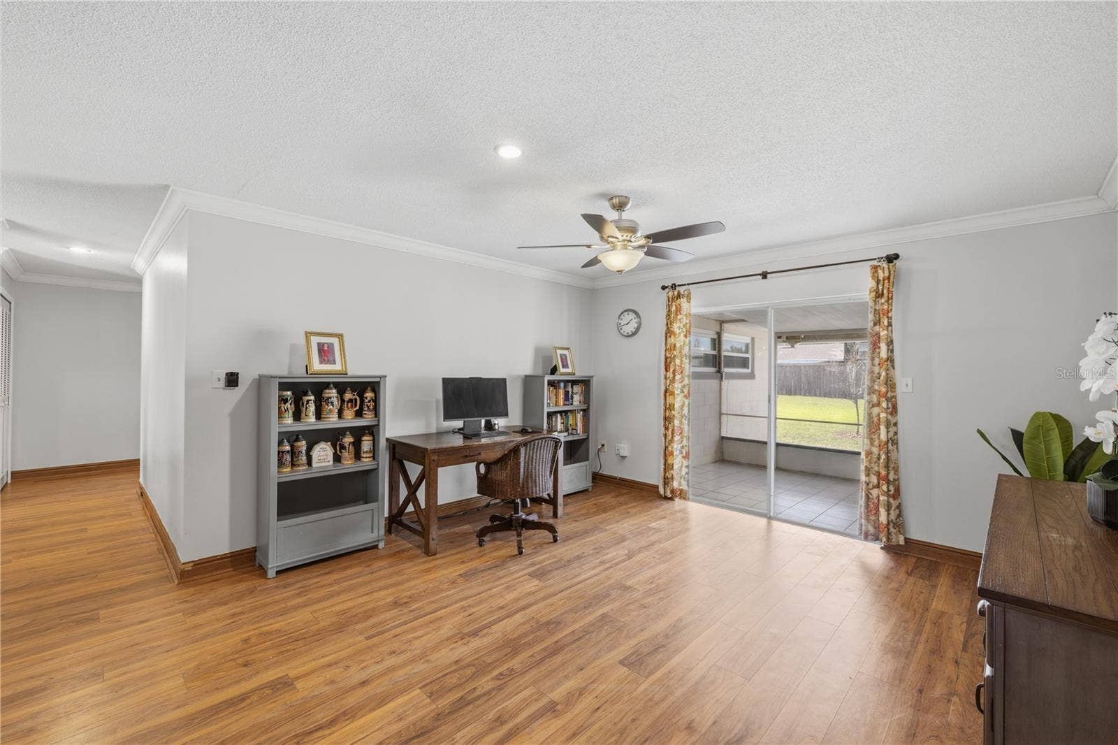 3020 GREENMOUNT ROAD, Orlando, FL 32806 Living Room