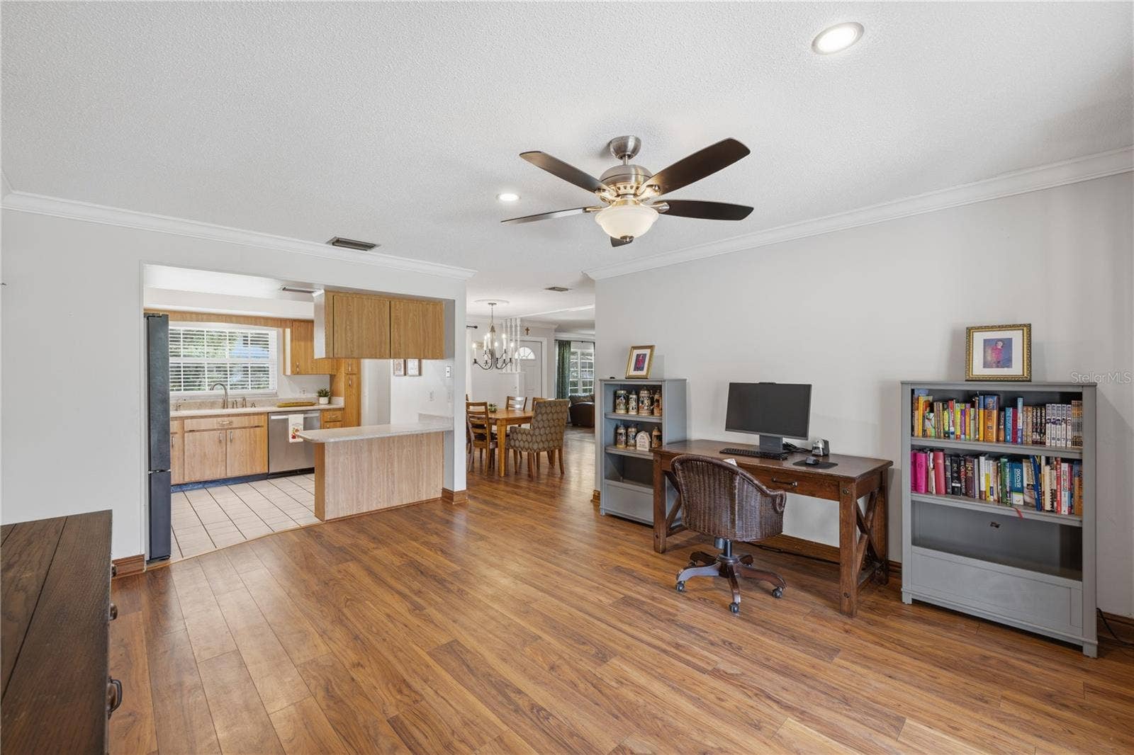 3020 GREENMOUNT ROAD, Orlando, FL 32806 Living Room