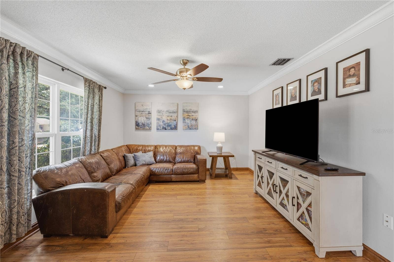 3020 GREENMOUNT ROAD, Orlando, FL 32806 Living Room