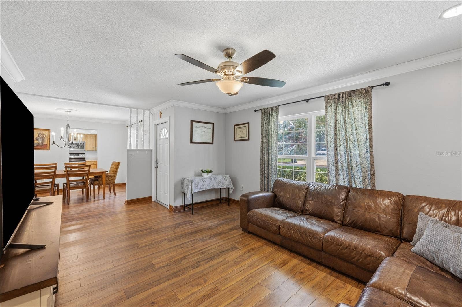 3020 GREENMOUNT ROAD, Orlando, FL 32806 Living Room