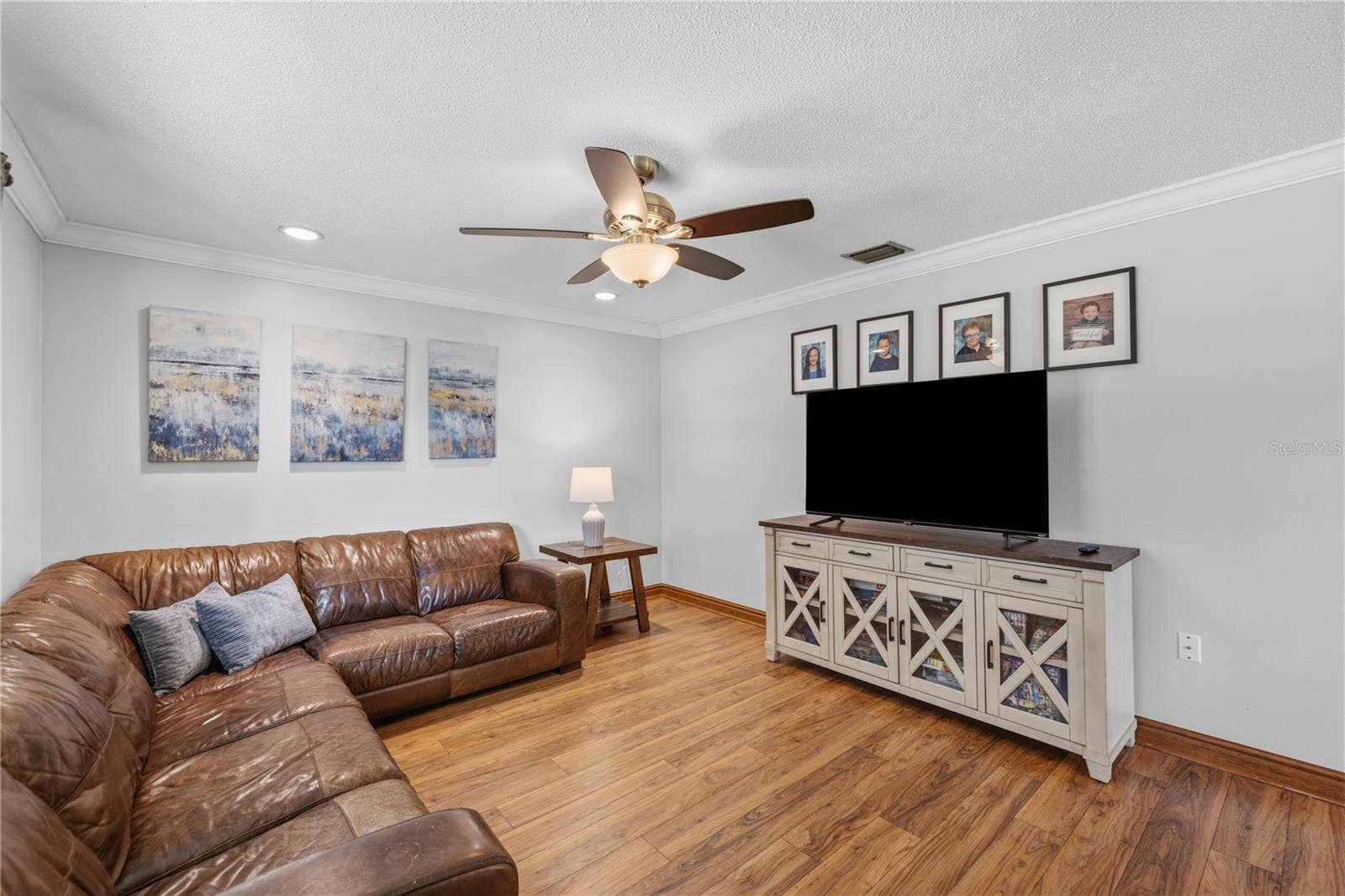 3020 GREENMOUNT ROAD, Orlando, FL 32806 Living Room