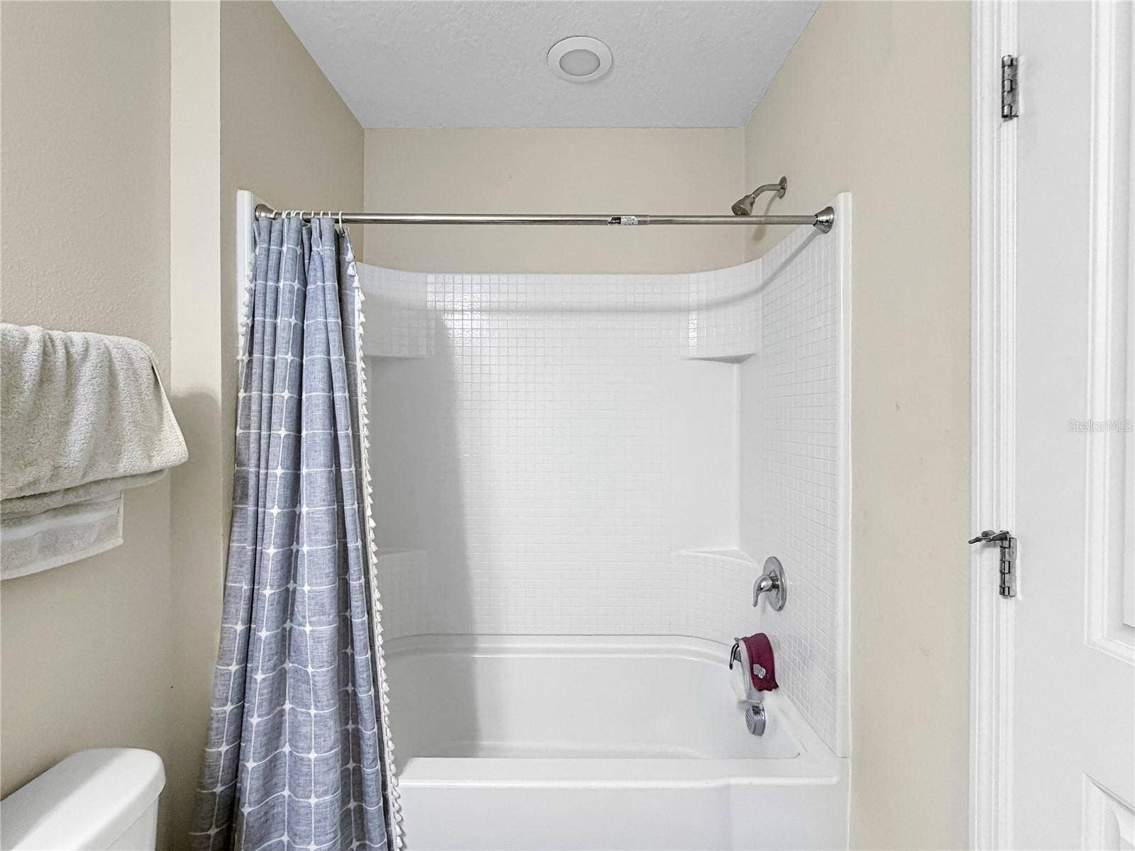 9662 WATERWAY PASSAGE DRIVE, Winter Garden, FL 34787 2nd Bathroom upstairs
