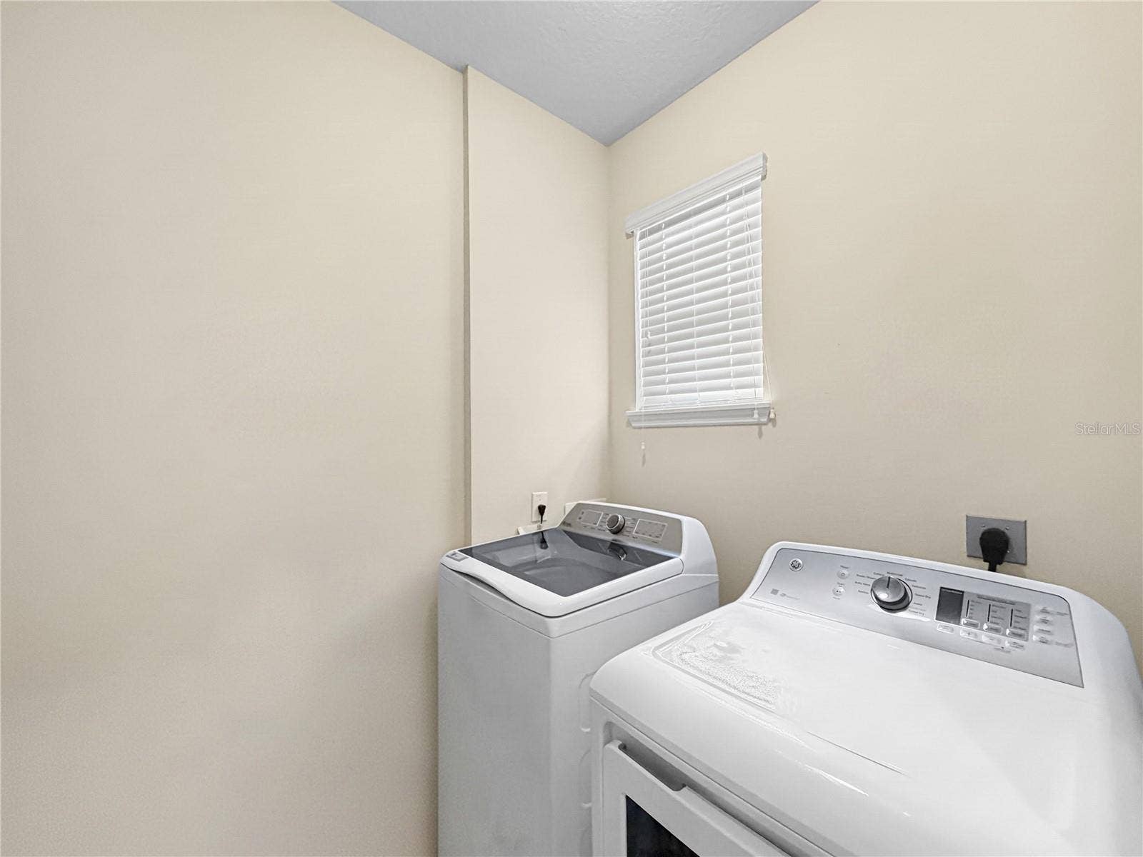 9662 WATERWAY PASSAGE DRIVE, Winter Garden, FL 34787 Indoor laundry room located downstairs