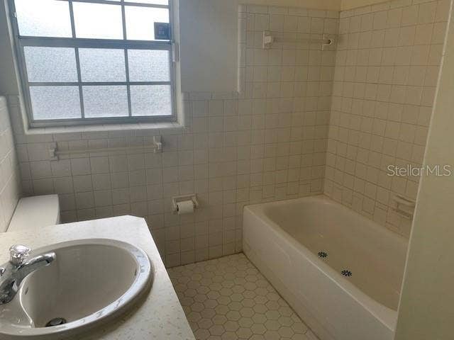 5613 CASTLE OAK COURT, Orlando, FL 32808 5613 CASTLE OAK COURT, Orlando, FL 32808