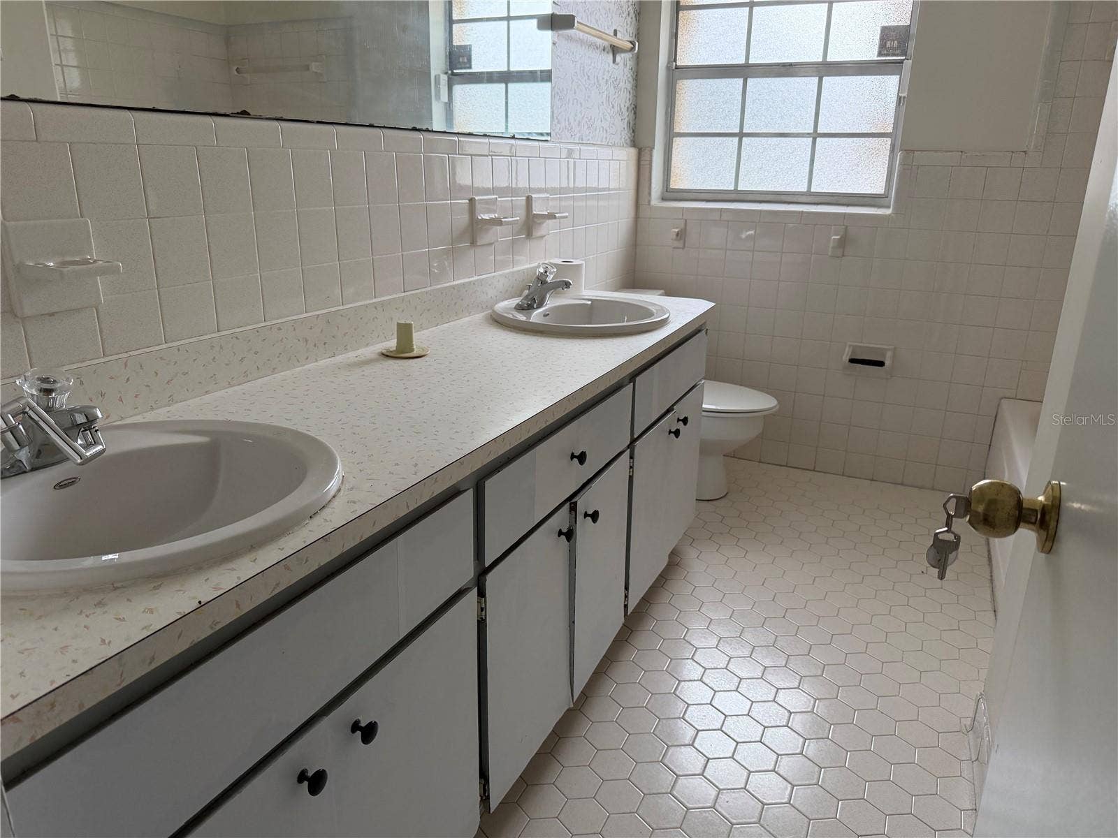 5613 CASTLE OAK COURT, Orlando, FL 32808 5613 CASTLE OAK COURT, Orlando, FL 32808