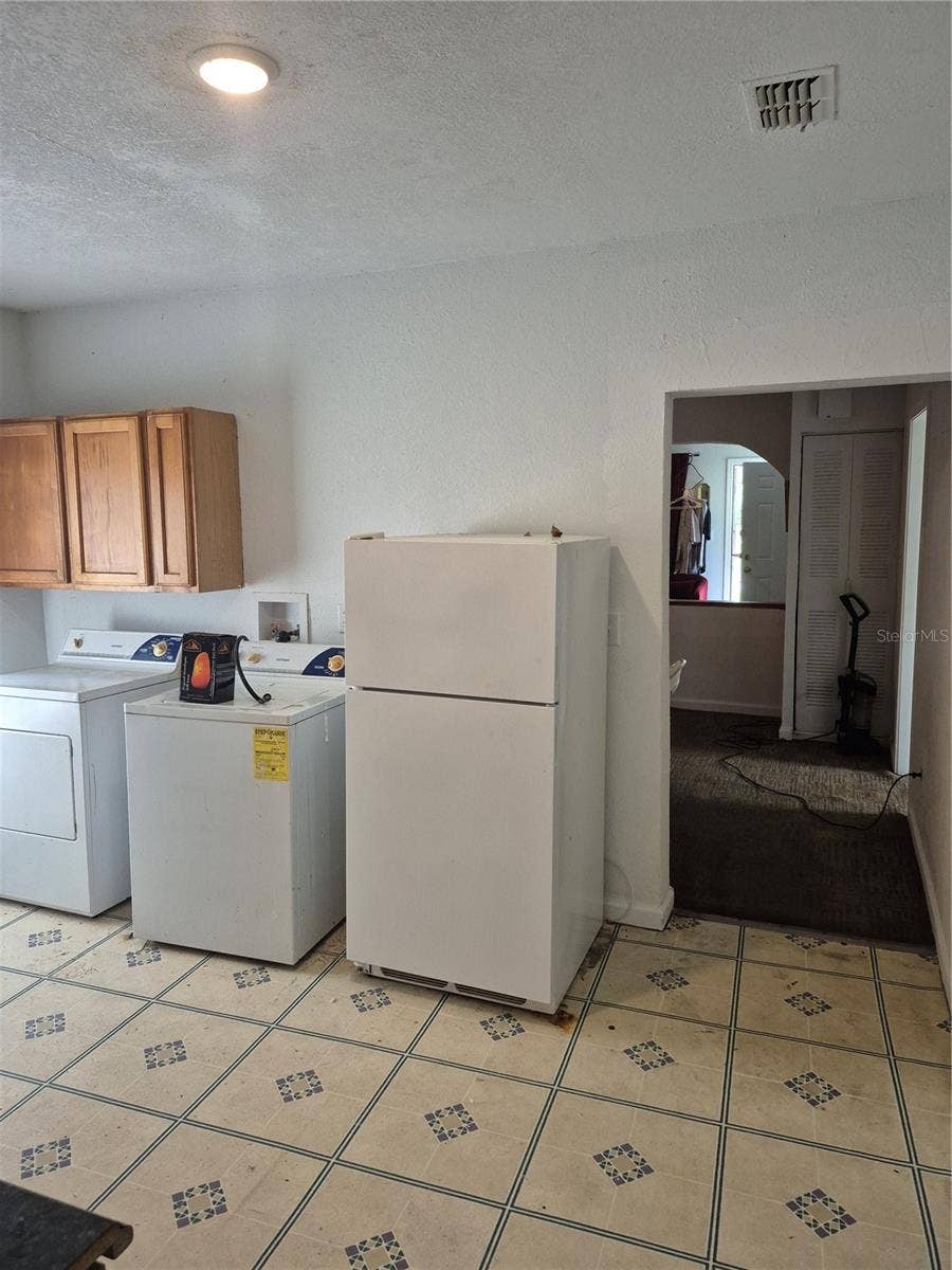 1121 S LOCUST AVENUE, Sanford, FL 32771