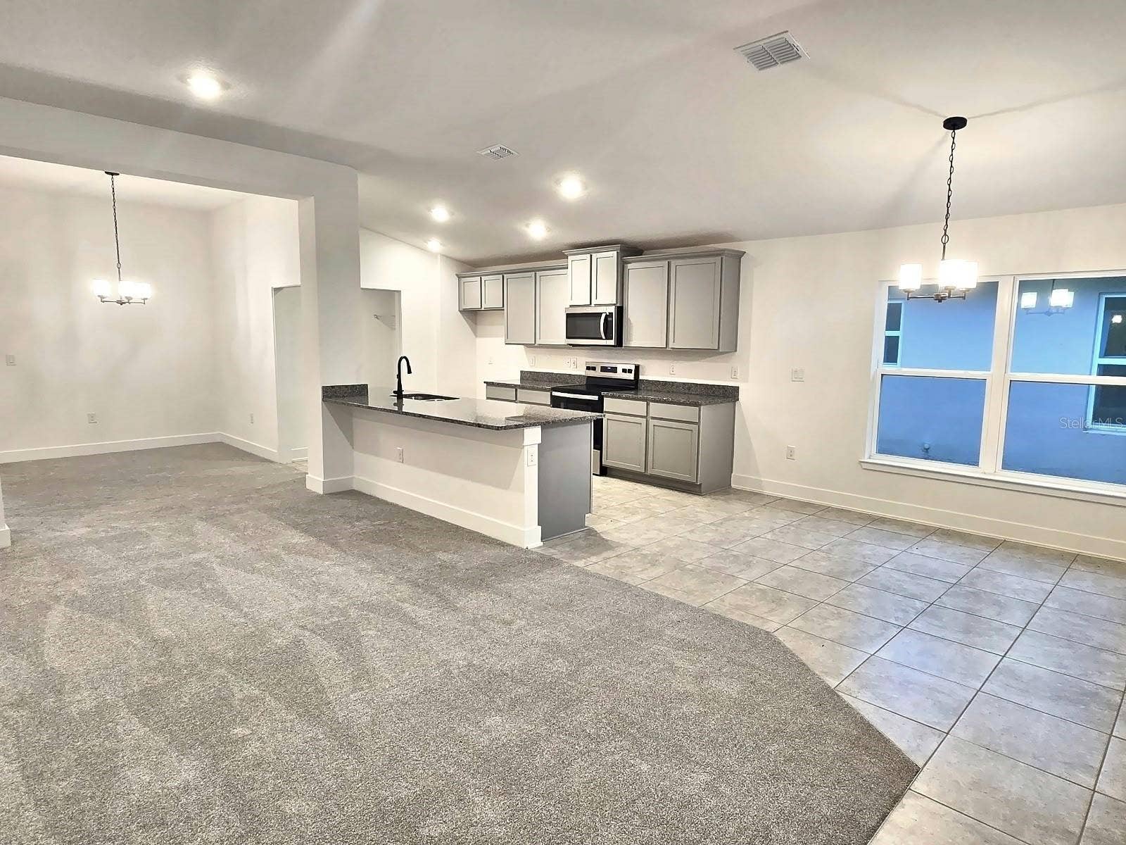 Kitchen and breakfast area