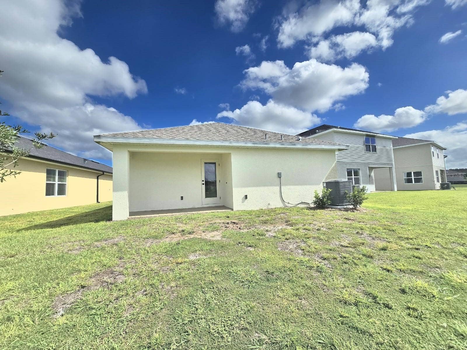 3614 BRIARLYNNE WAY, St Cloud, FL 34773 Rear exterior and covered patio