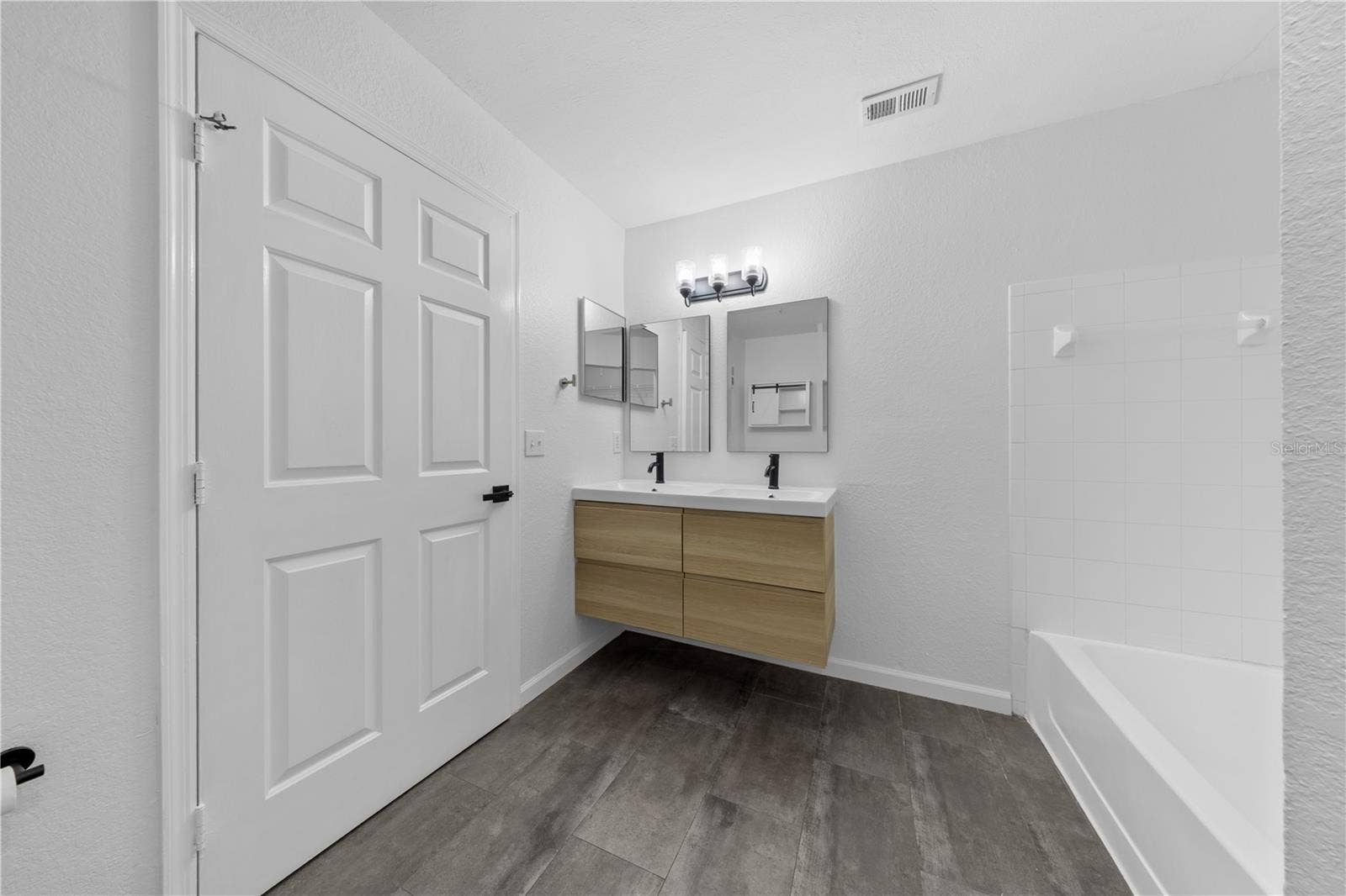 6352 RALEIGH STREET, #1412, Orlando, FL 32835 6352 RALEIGH STREET, #1412, Orlando, FL 32835