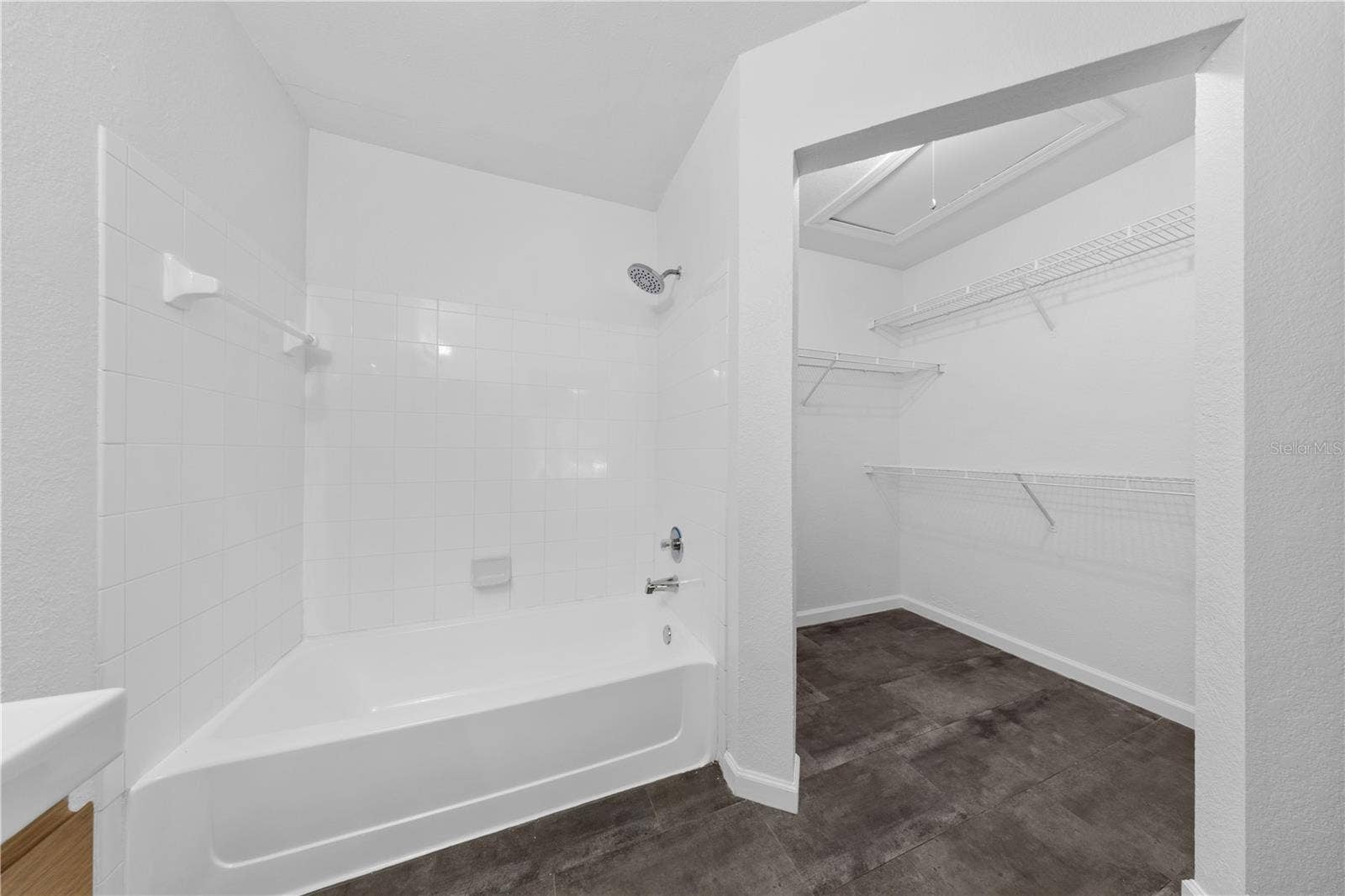 6352 RALEIGH STREET, #1412, Orlando, FL 32835 6352 RALEIGH STREET, #1412, Orlando, FL 32835