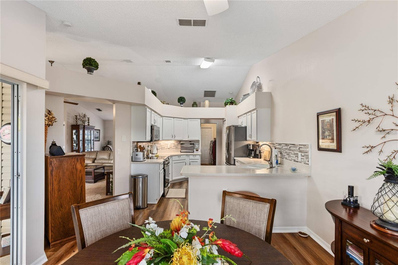 Breakfast Nook/Kitchen