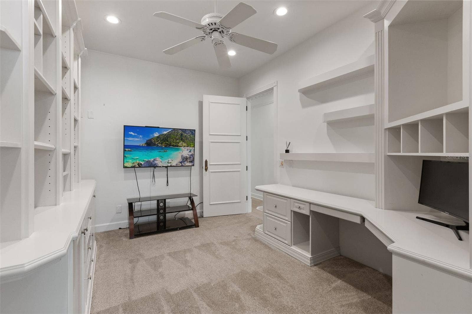 6091 LINNEAL BEACH DRIVE, Apopka, FL 32703 6091 LINNEAL BEACH DRIVE, Apopka, FL 32703