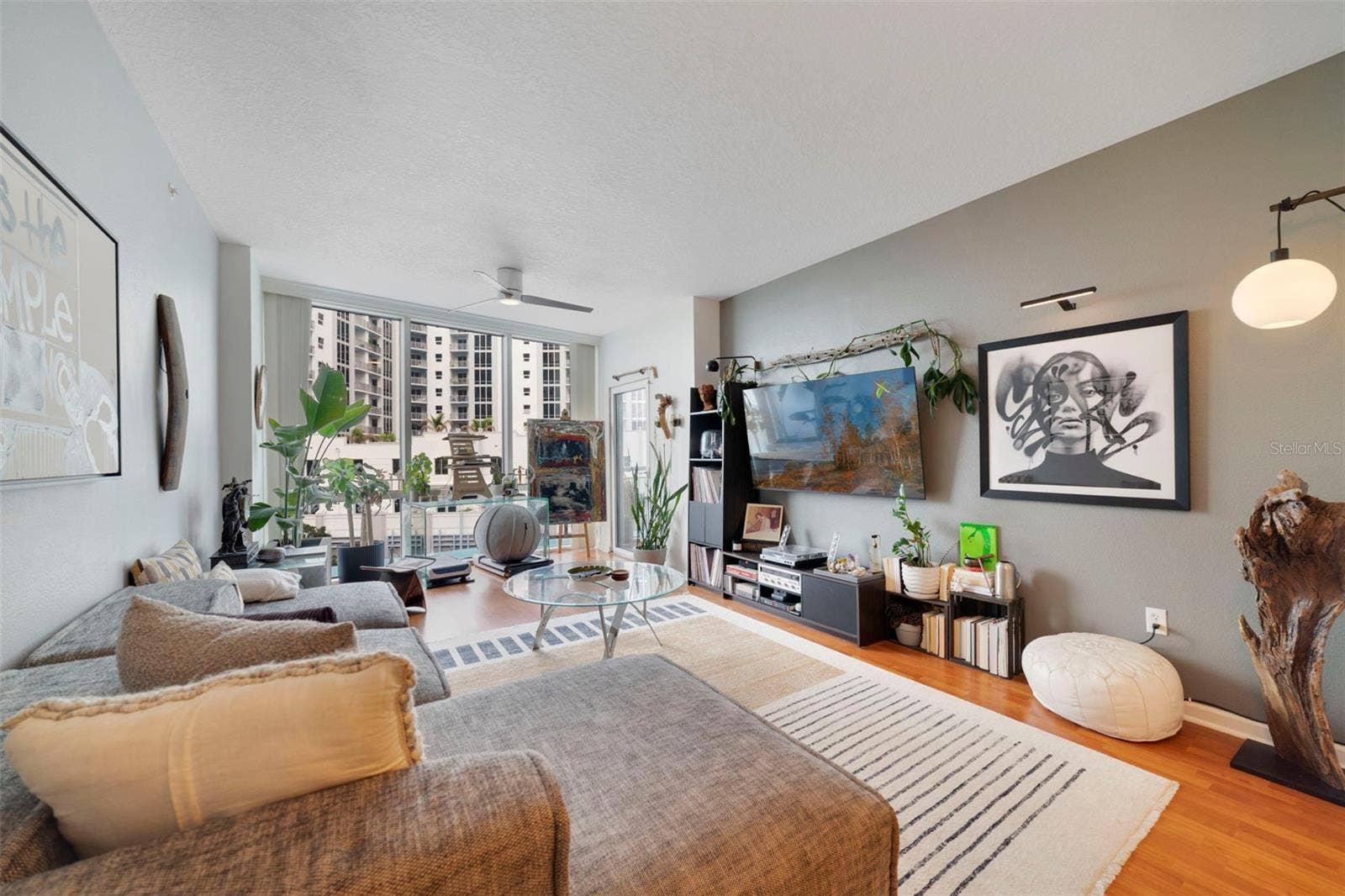 322 E CENTRAL BOULEVARD, #811, Orlando, FL 32801 Living Room - Image 4