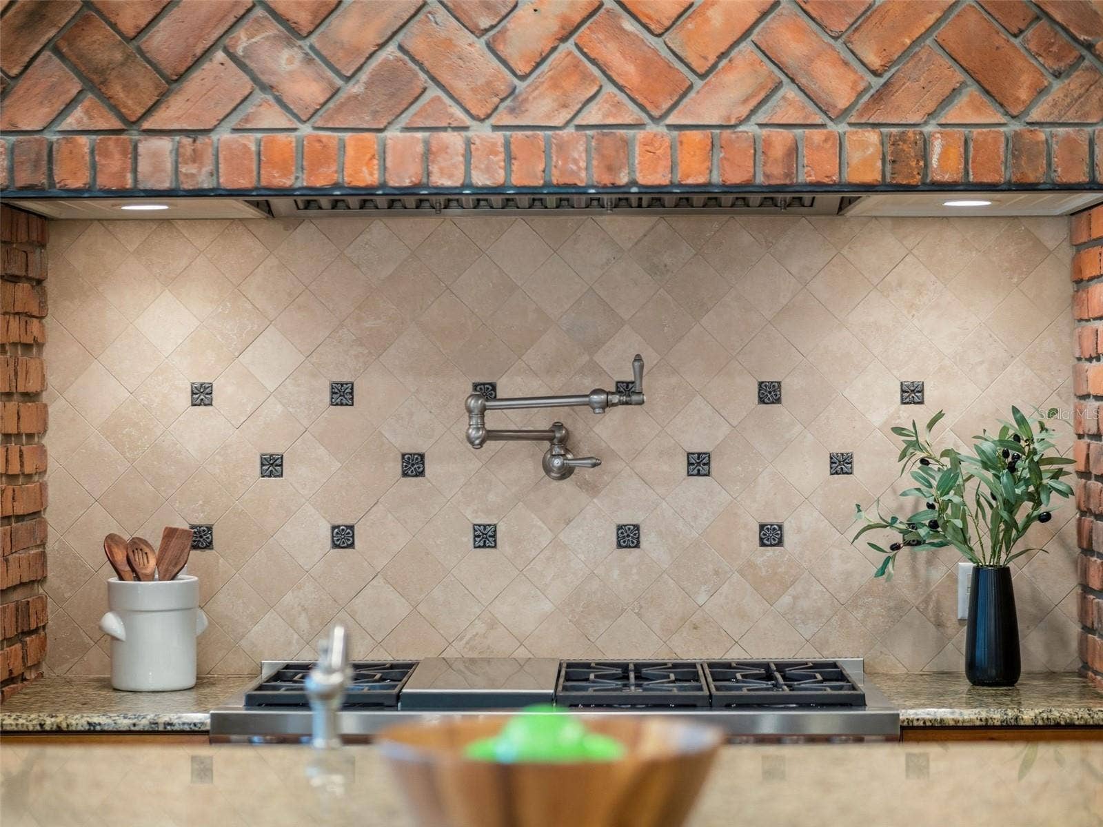 1600 LEGION DRIVE, Winter Park, FL 32789 Kitchen Details