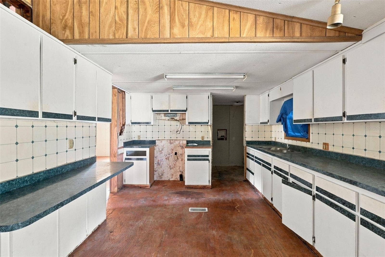 8946 SW 33RD COURT, Ocala, FL 34476 8946 SW 33RD COURT, Ocala, FL 34476