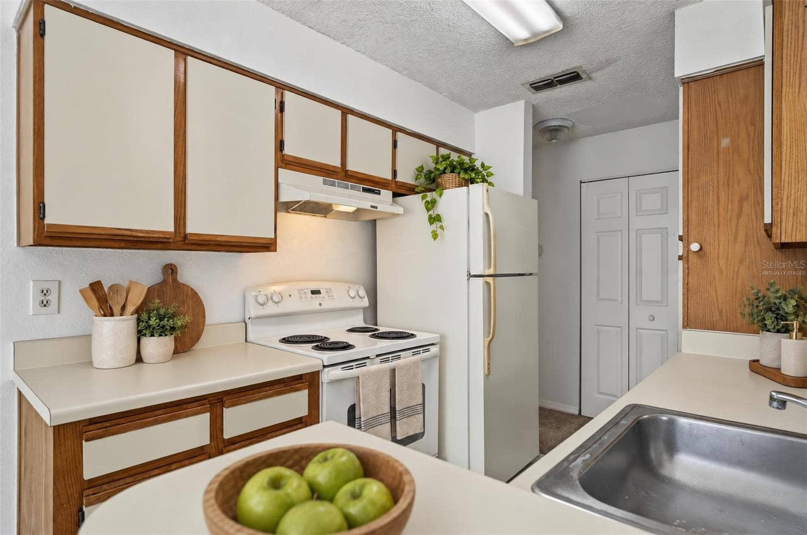 1079 S HIAWASSEE ROAD, #1136, Orlando, FL 32835 Virtually Staged