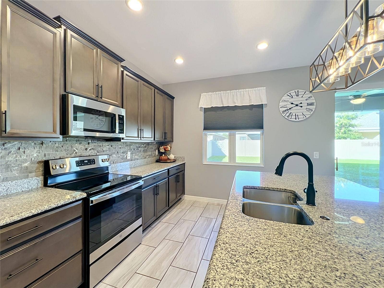 9389 LA SALLE STREET, Groveland, FL 34736 9389 LA SALLE STREET, Groveland, FL 34736
