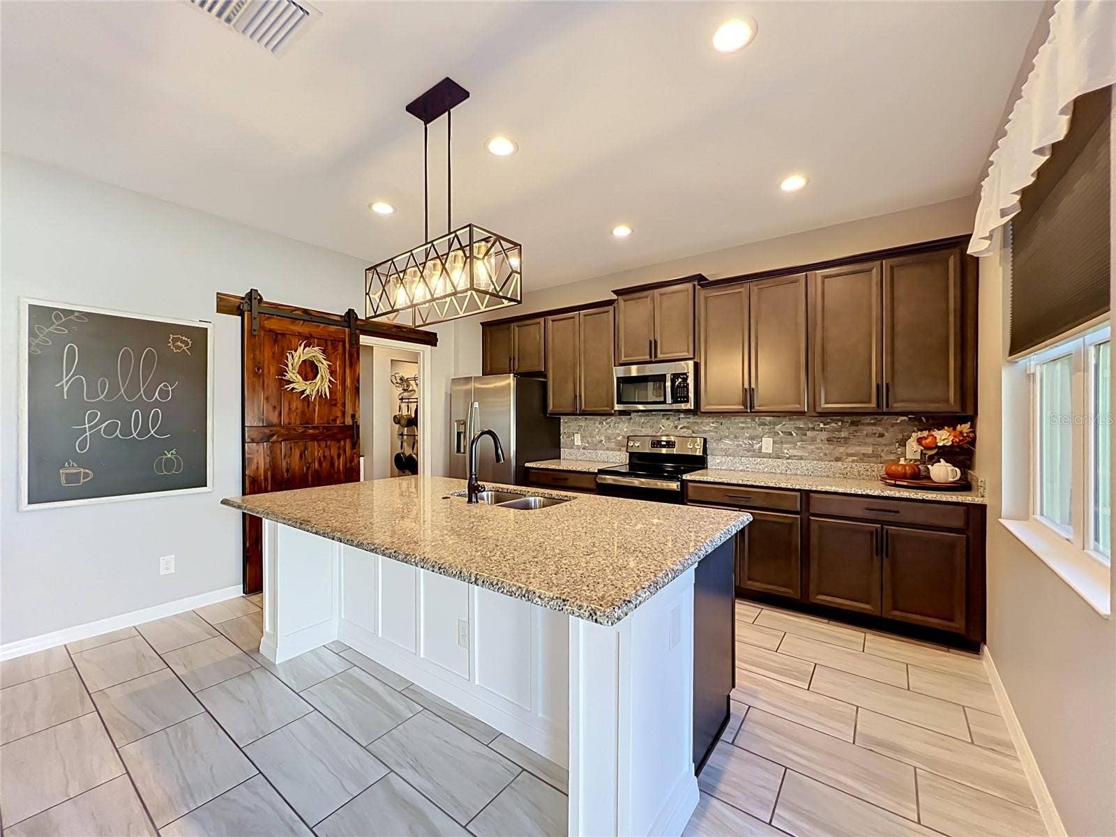 9389 LA SALLE STREET, Groveland, FL 34736 9389 LA SALLE STREET, Groveland, FL 34736