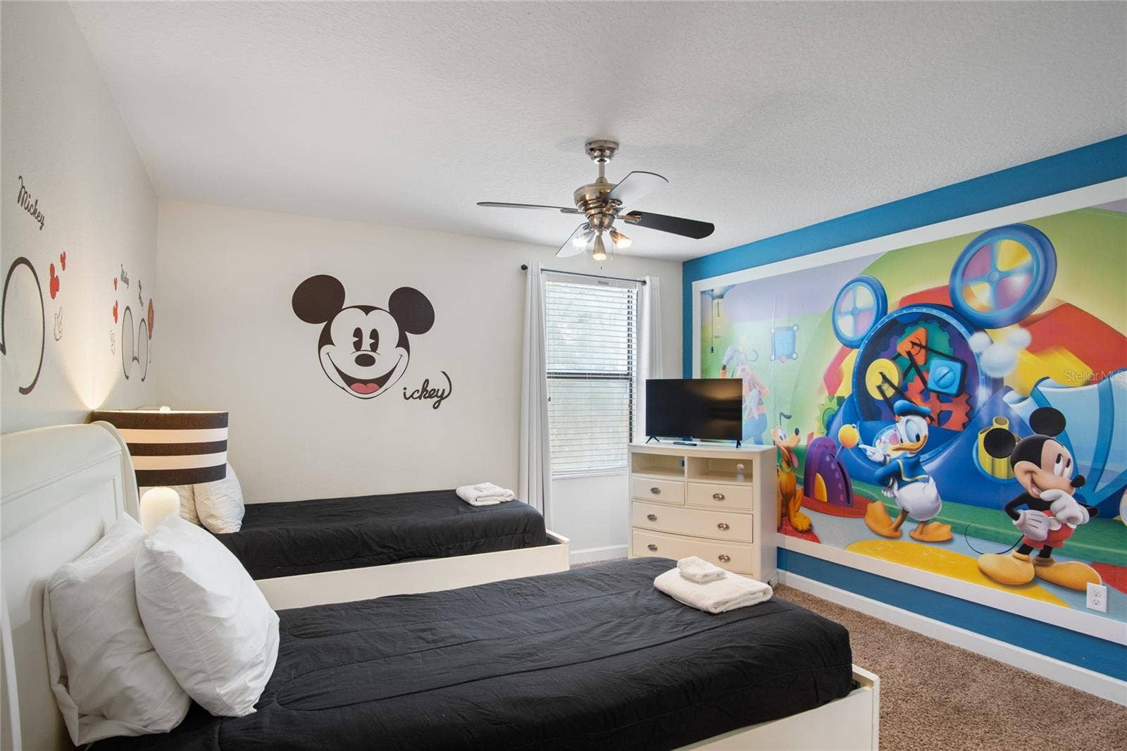 1464 MOON VALLEY DRIVE, Davenport, FL 33896 Themed Guest Rooms make the guests feel that they are enjoying the attractions when they are at the theme parks and in the home.