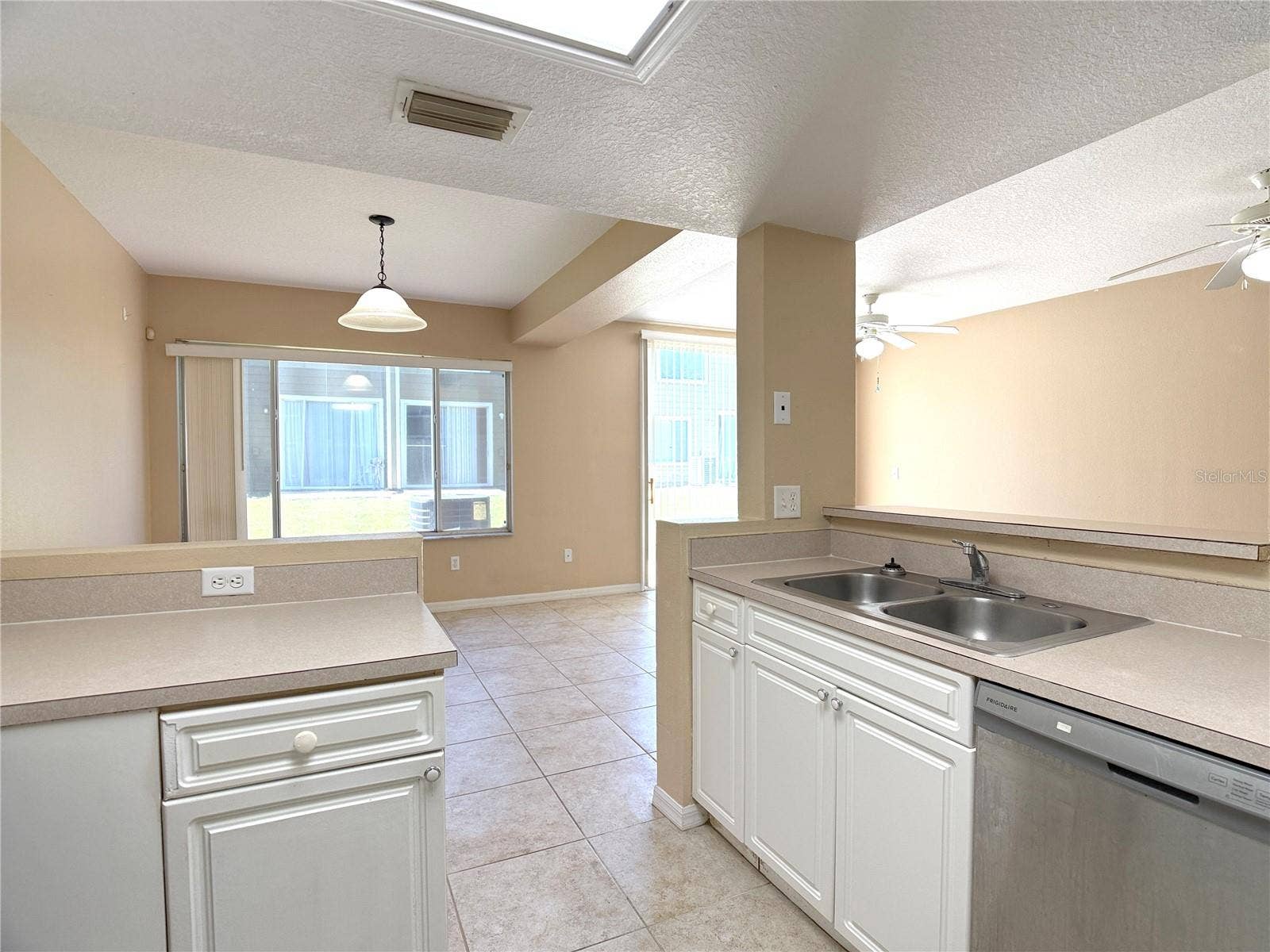 613 COCONUT PALM WAY, Davenport, FL 33897