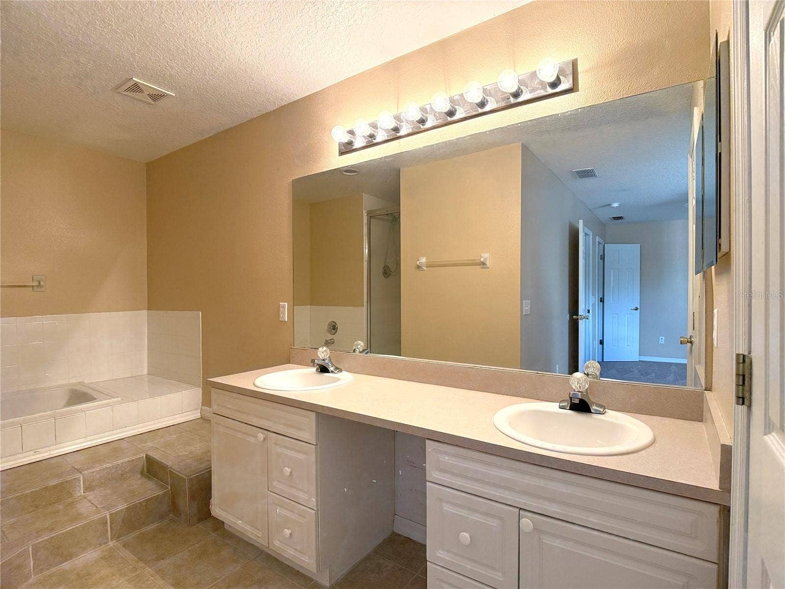 613 COCONUT PALM WAY, Davenport, FL 33897