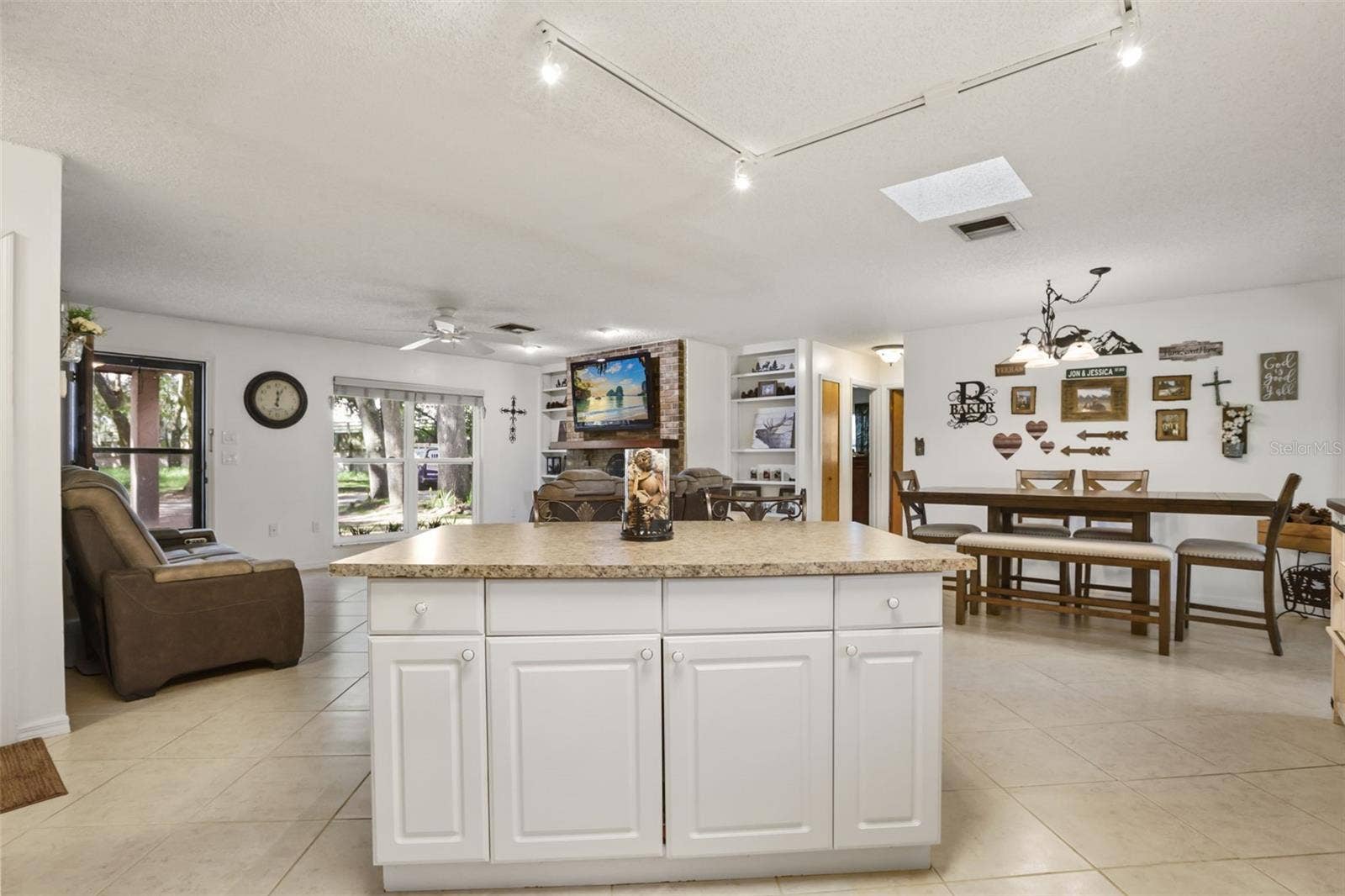 1080 FOREST DRIVE, Tavares, FL 32778 1080 FOREST DRIVE, Tavares, FL 32778